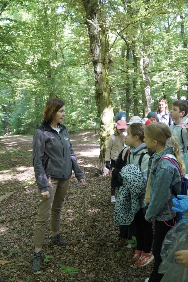 Zdjęcie w galerii na portalu naszraciborz.pl: Szkolny zespół antysmogowy odwiedził raciborskie Arboretum wiadomości z regionu