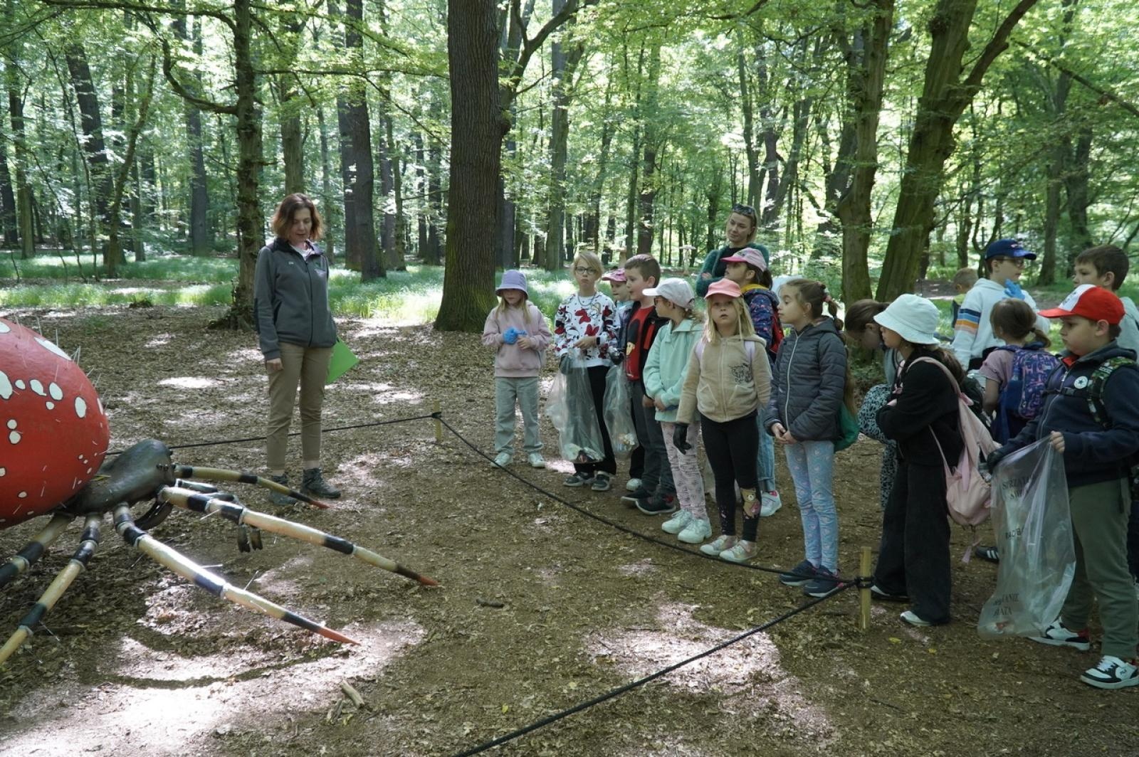 Zdjęcie w galerii na portalu naszraciborz.pl: Szkolny zespół antysmogowy odwiedził raciborskie Arboretum wiadomości z regionu