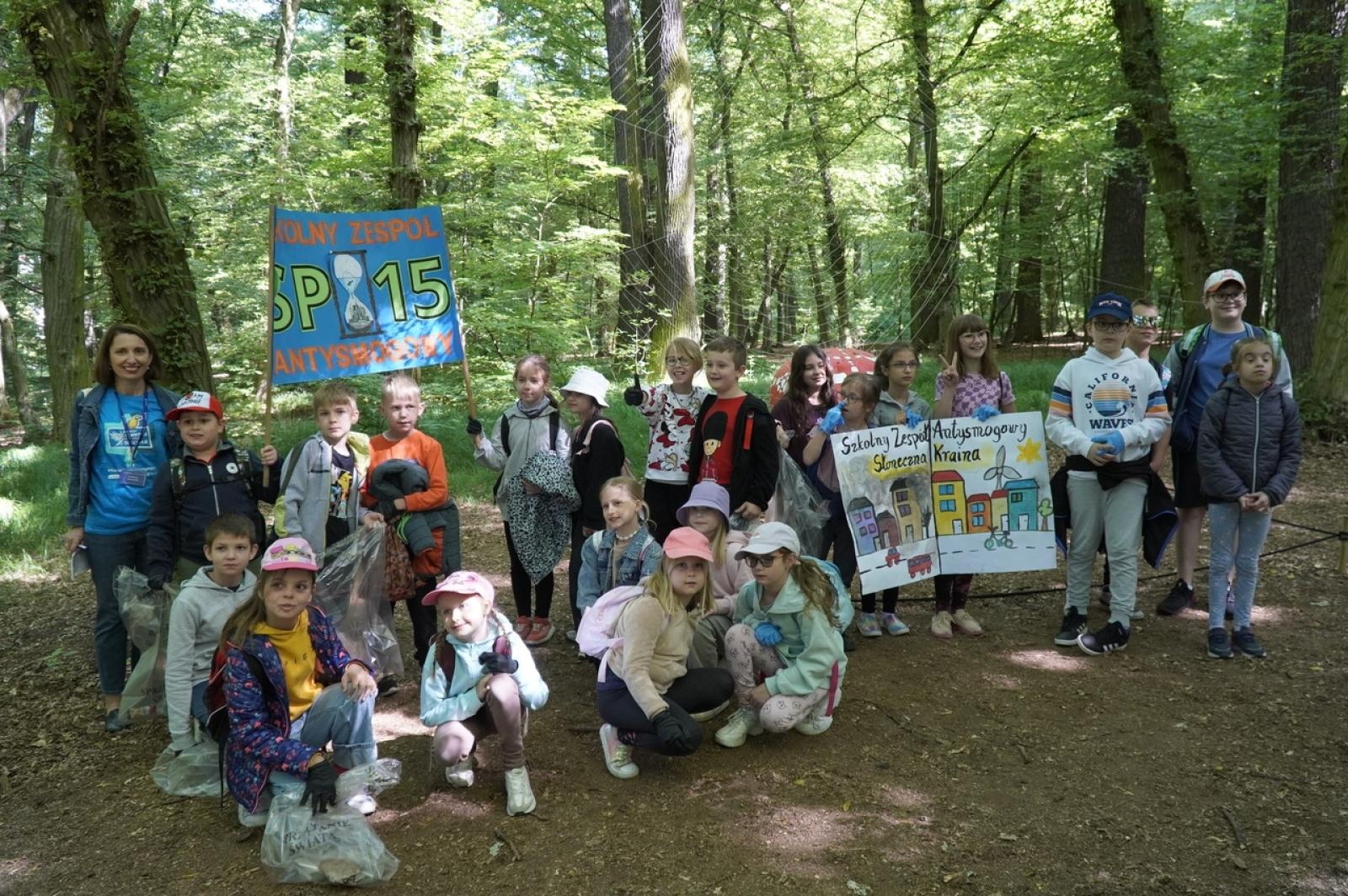 Zdjęcie w galerii na portalu naszraciborz.pl: Szkolny zespół antysmogowy odwiedził raciborskie Arboretum wiadomości z regionu