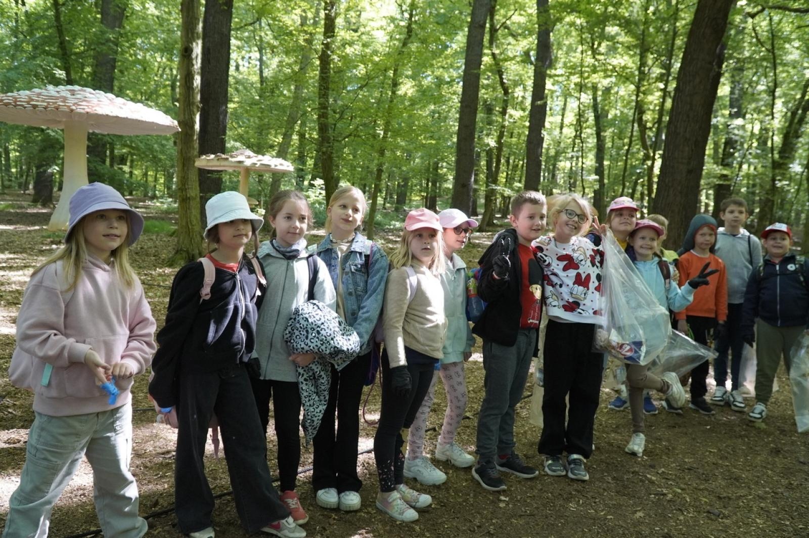 Zdjęcie w galerii na portalu naszraciborz.pl: Szkolny zespół antysmogowy odwiedził raciborskie Arboretum wiadomości z regionu
