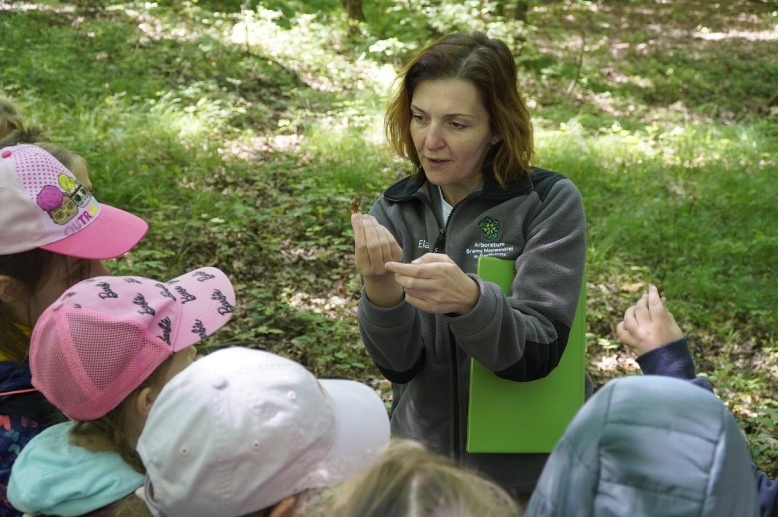 Zdjęcie w galerii na portalu naszraciborz.pl: Szkolny zespół antysmogowy odwiedził raciborskie Arboretum wiadomości z regionu