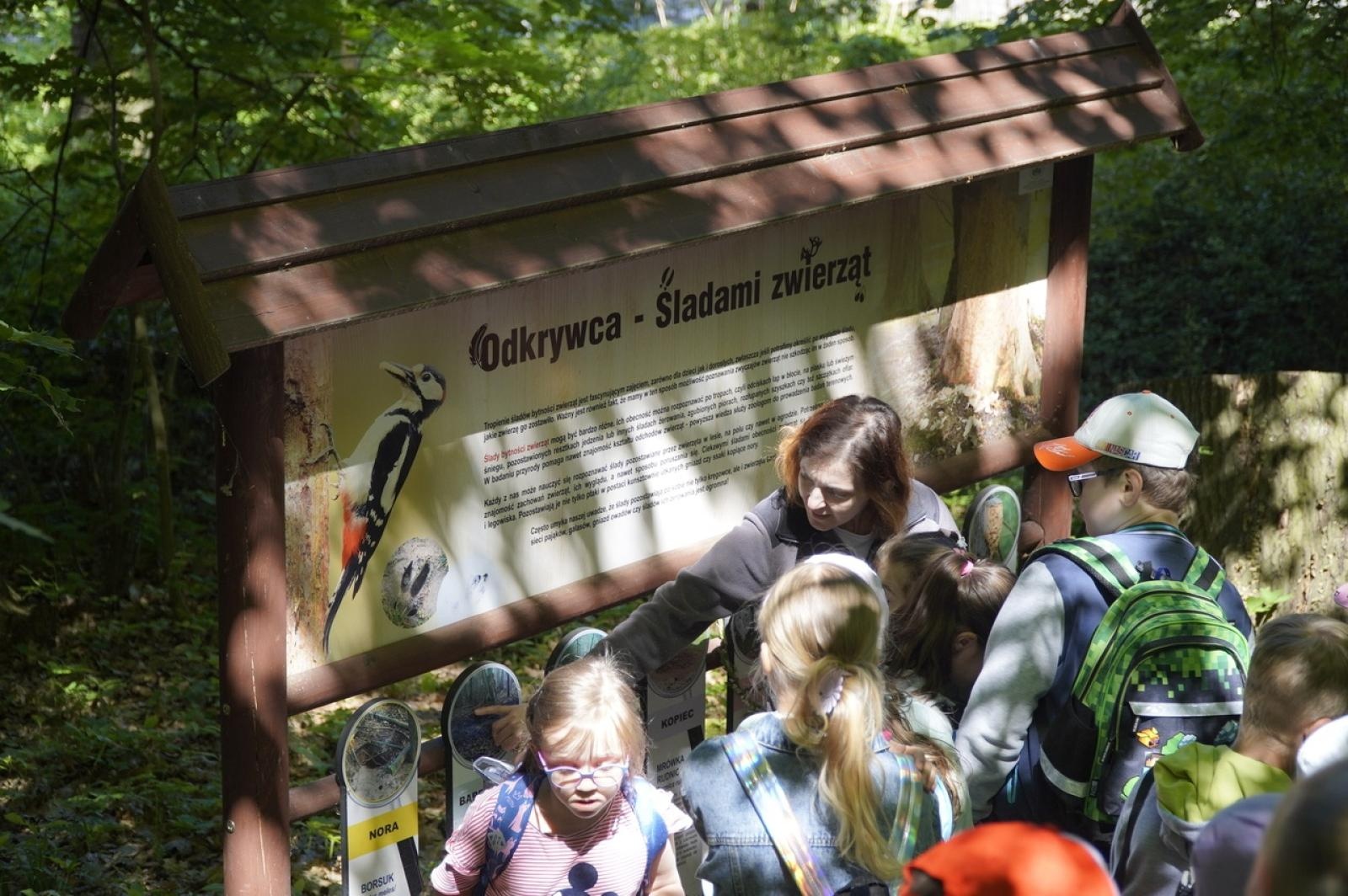 Zdjęcie w galerii na portalu naszraciborz.pl: Szkolny zespół antysmogowy odwiedził raciborskie Arboretum wiadomości z regionu