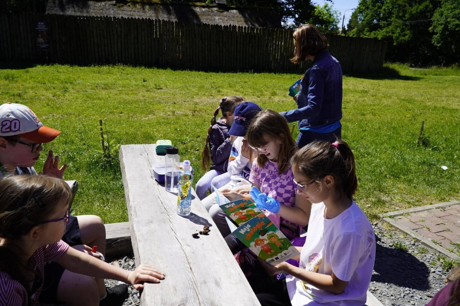 Zdjęcie w galerii na portalu naszraciborz.pl: Szkolny zespół antysmogowy odwiedził raciborskie Arboretum wiadomości z regionu