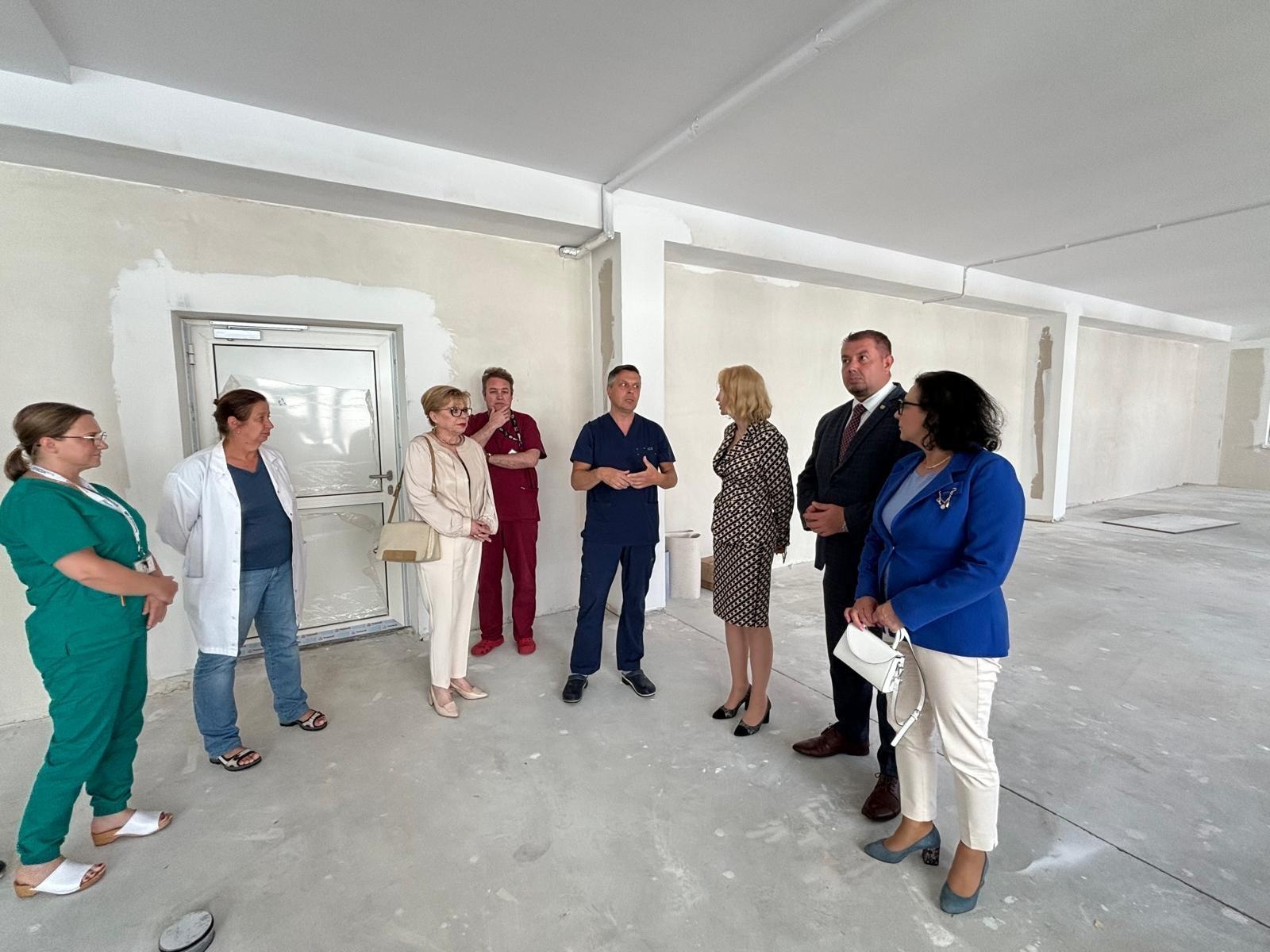 Zdjęcie w galerii na portalu naszraciborz.pl: Wiceminister zdrowia w raciborskim szpitalu. Rozmawiano o neonatologii i dziecięcej urazówce wiadomości z regionu