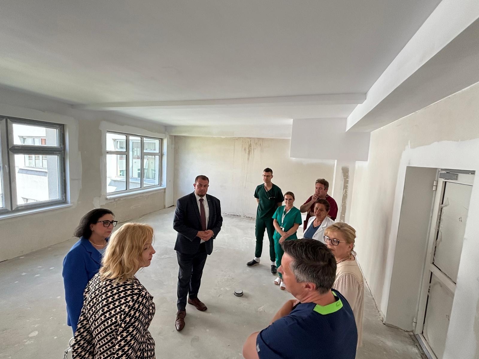 Zdjęcie w galerii na portalu naszraciborz.pl: Wiceminister zdrowia w raciborskim szpitalu. Rozmawiano o neonatologii i dziecięcej urazówce wiadomości z regionu