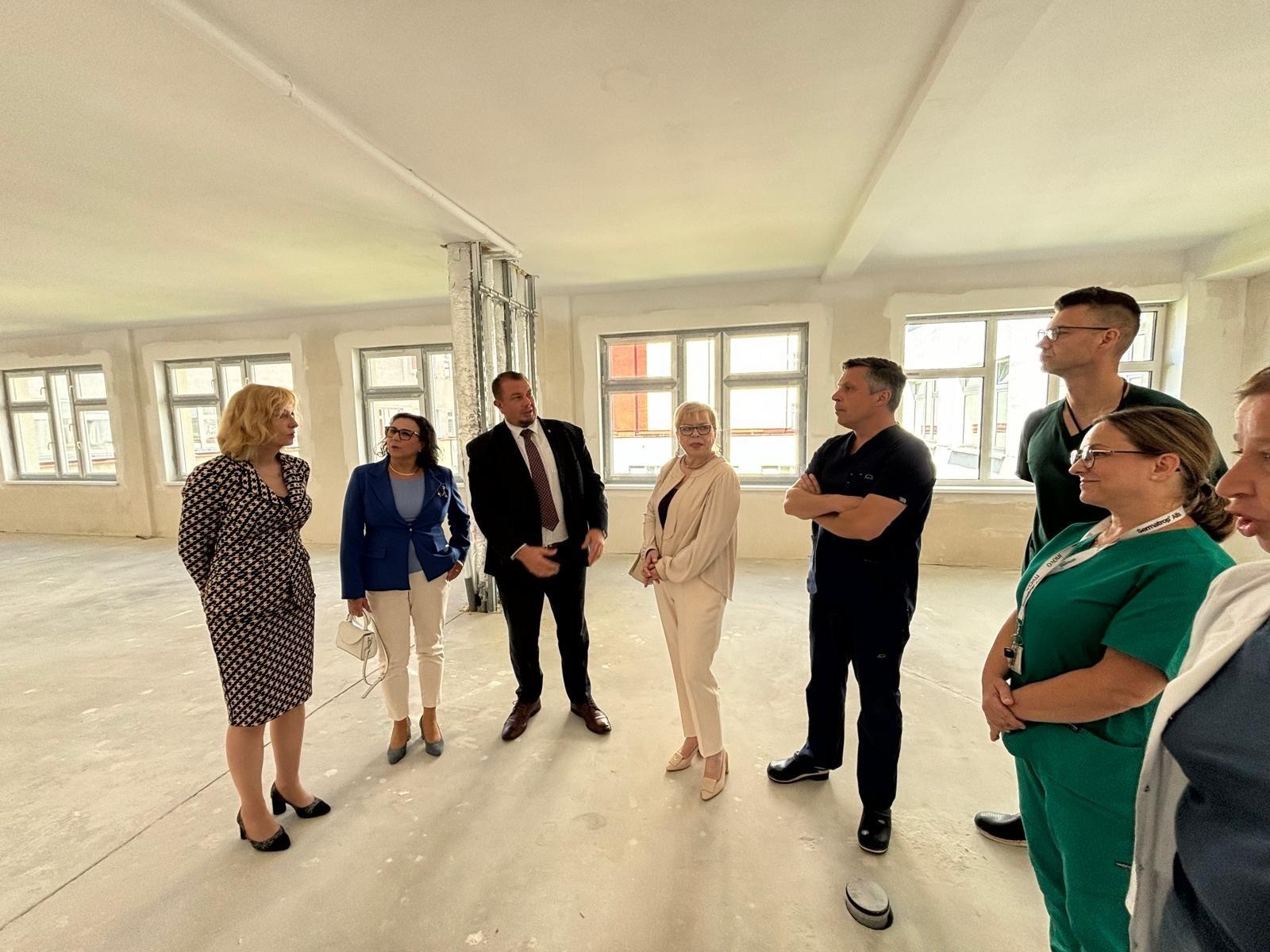 Zdjęcie w galerii na portalu naszraciborz.pl: Wiceminister zdrowia w raciborskim szpitalu. Rozmawiano o neonatologii i dziecięcej urazówce wiadomości z regionu