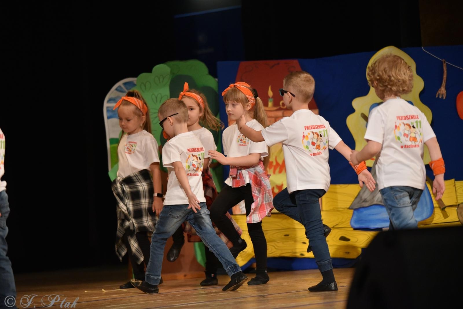 Zdjęcie w galerii na portalu naszraciborz.pl: Gala XIV Mini Festiwalu Przedszkolaków [FOTO i WIDEO] wiadomości z regionu