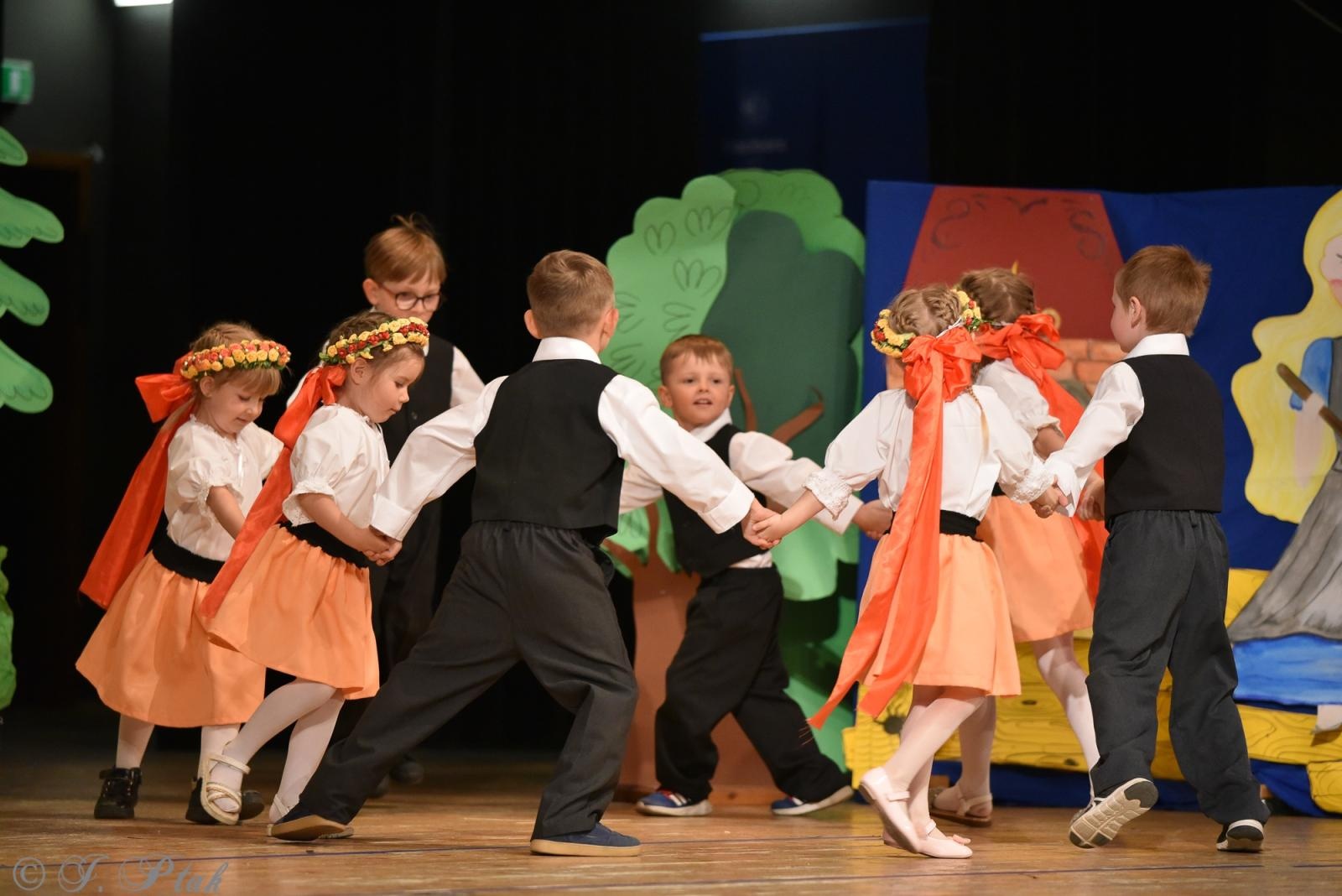 Zdjęcie w galerii na portalu naszraciborz.pl: Gala XIV Mini Festiwalu Przedszkolaków [FOTO i WIDEO] wiadomości z regionu