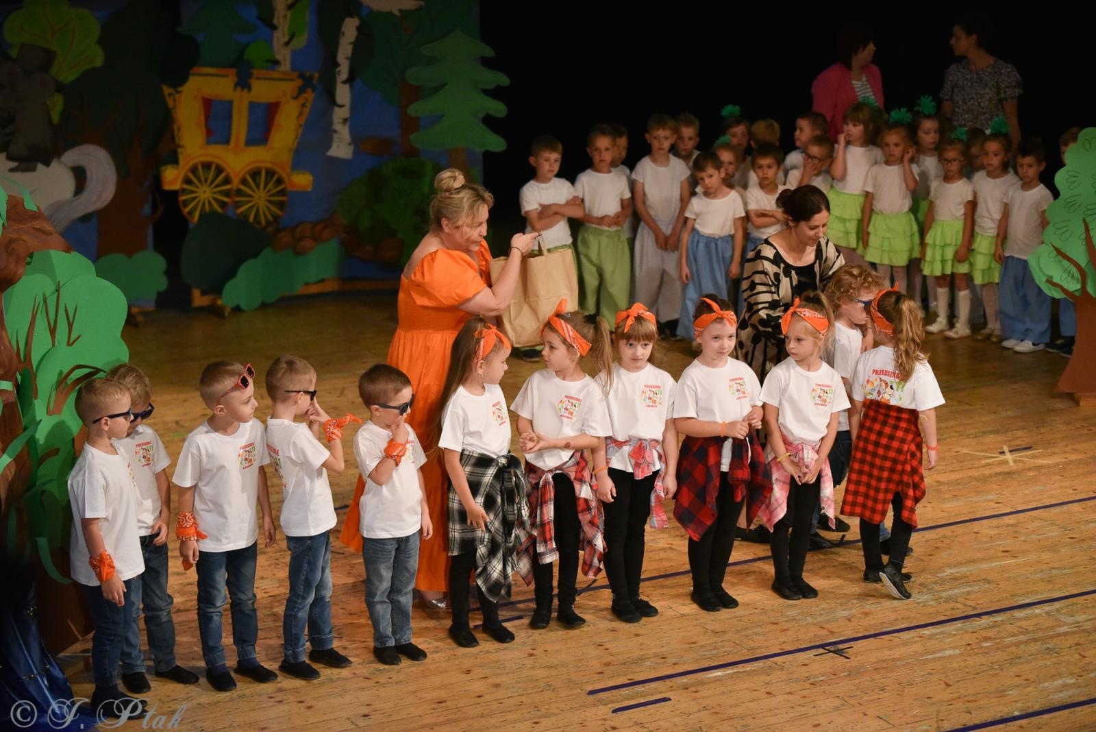 Zdjęcie w galerii na portalu naszraciborz.pl: Gala XIV Mini Festiwalu Przedszkolaków [FOTO i WIDEO] wiadomości z regionu