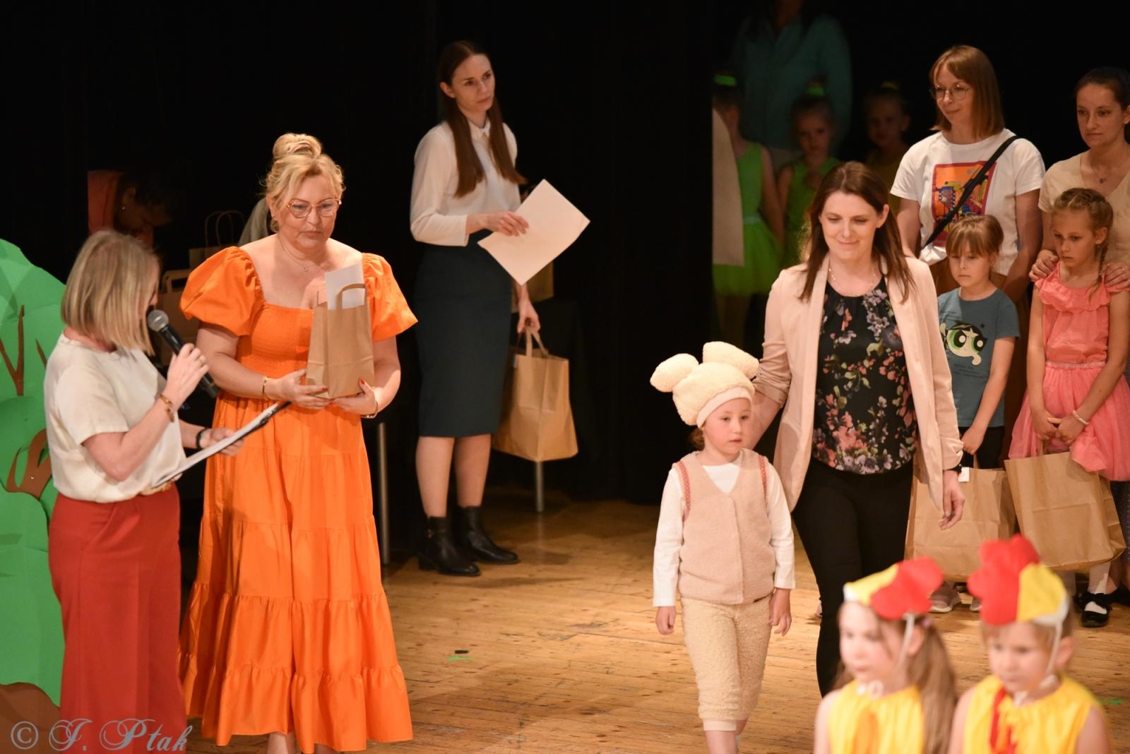 Zdjęcie w galerii na portalu naszraciborz.pl: Gala XIV Mini Festiwalu Przedszkolaków [FOTO i WIDEO] wiadomości z regionu