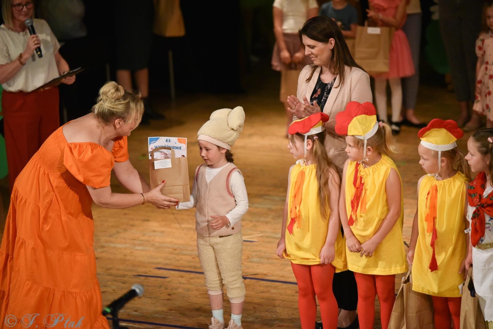 Zdjęcie w galerii na portalu naszraciborz.pl: Gala XIV Mini Festiwalu Przedszkolaków [FOTO i WIDEO] wiadomości z regionu