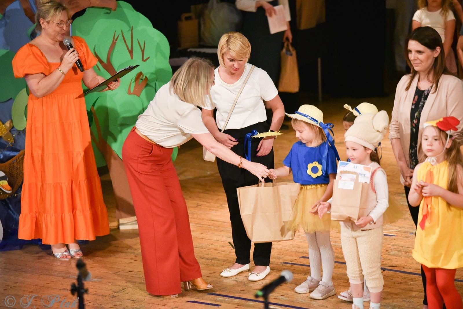 Zdjęcie w galerii na portalu naszraciborz.pl: Gala XIV Mini Festiwalu Przedszkolaków [FOTO i WIDEO] wiadomości z regionu