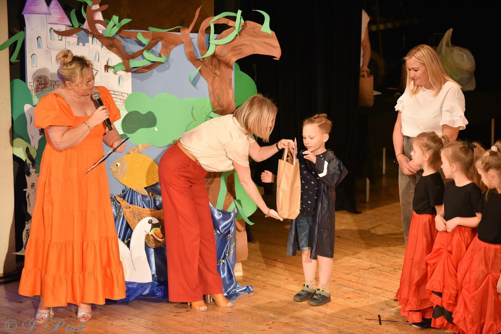 Zdjęcie w galerii na portalu naszraciborz.pl: Gala XIV Mini Festiwalu Przedszkolaków [FOTO i WIDEO] wiadomości z regionu