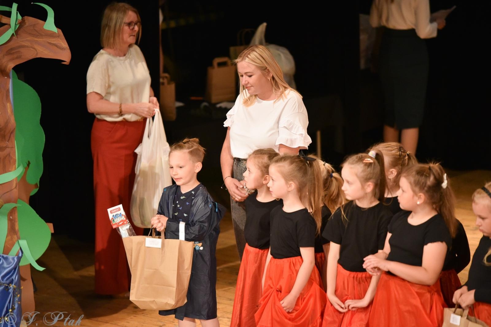 Zdjęcie w galerii na portalu naszraciborz.pl: Gala XIV Mini Festiwalu Przedszkolaków [FOTO i WIDEO] wiadomości z regionu