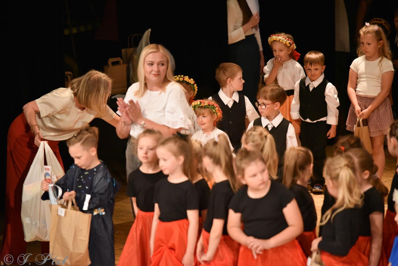 Zdjęcie w galerii na portalu naszraciborz.pl: Gala XIV Mini Festiwalu Przedszkolaków [FOTO i WIDEO] wiadomości z regionu