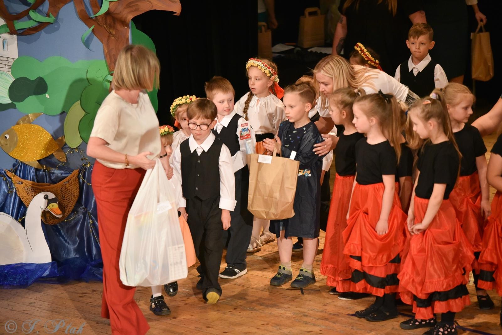 Zdjęcie w galerii na portalu naszraciborz.pl: Gala XIV Mini Festiwalu Przedszkolaków [FOTO i WIDEO] wiadomości z regionu