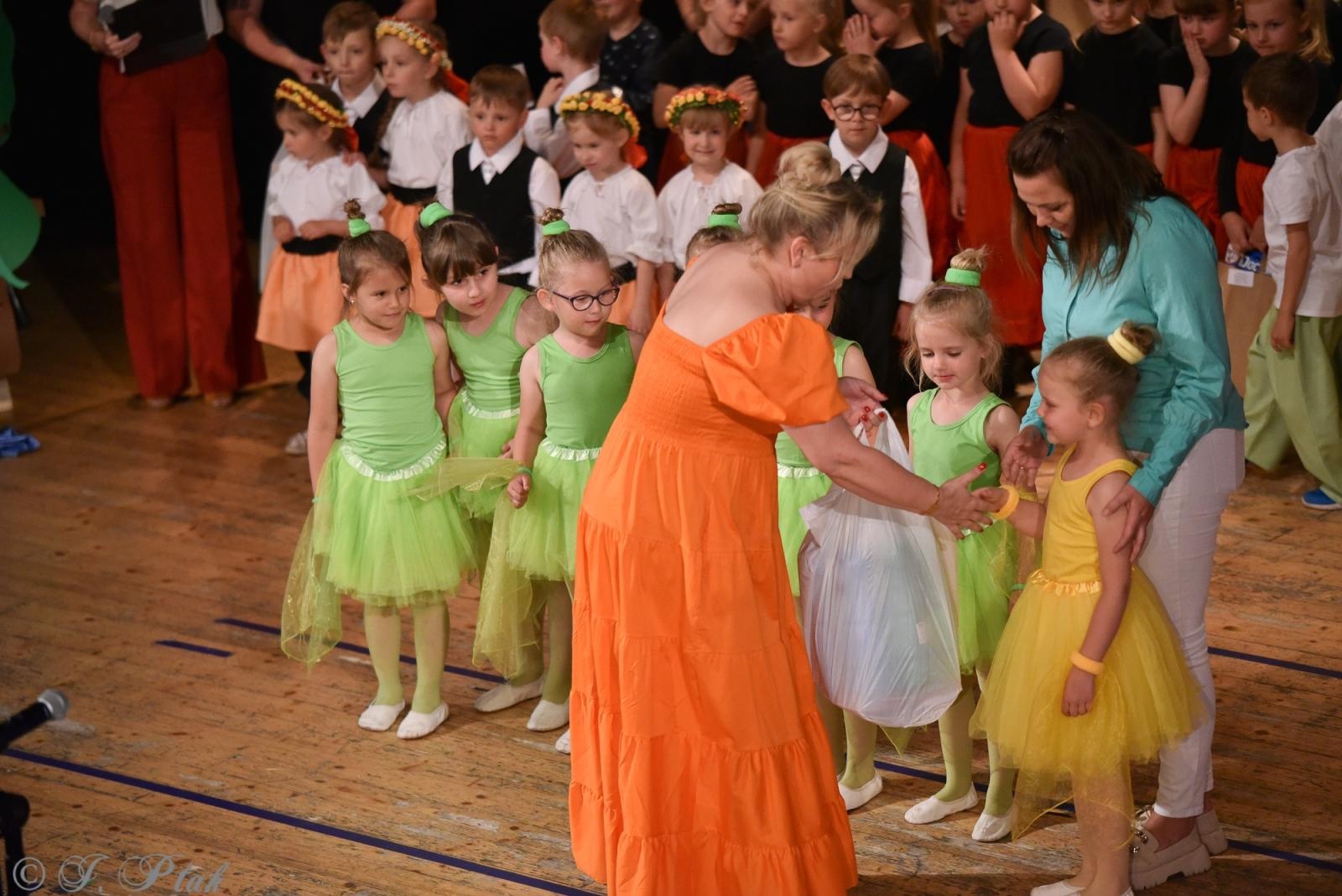 Zdjęcie w galerii na portalu naszraciborz.pl: Gala XIV Mini Festiwalu Przedszkolaków [FOTO i WIDEO] wiadomości z regionu