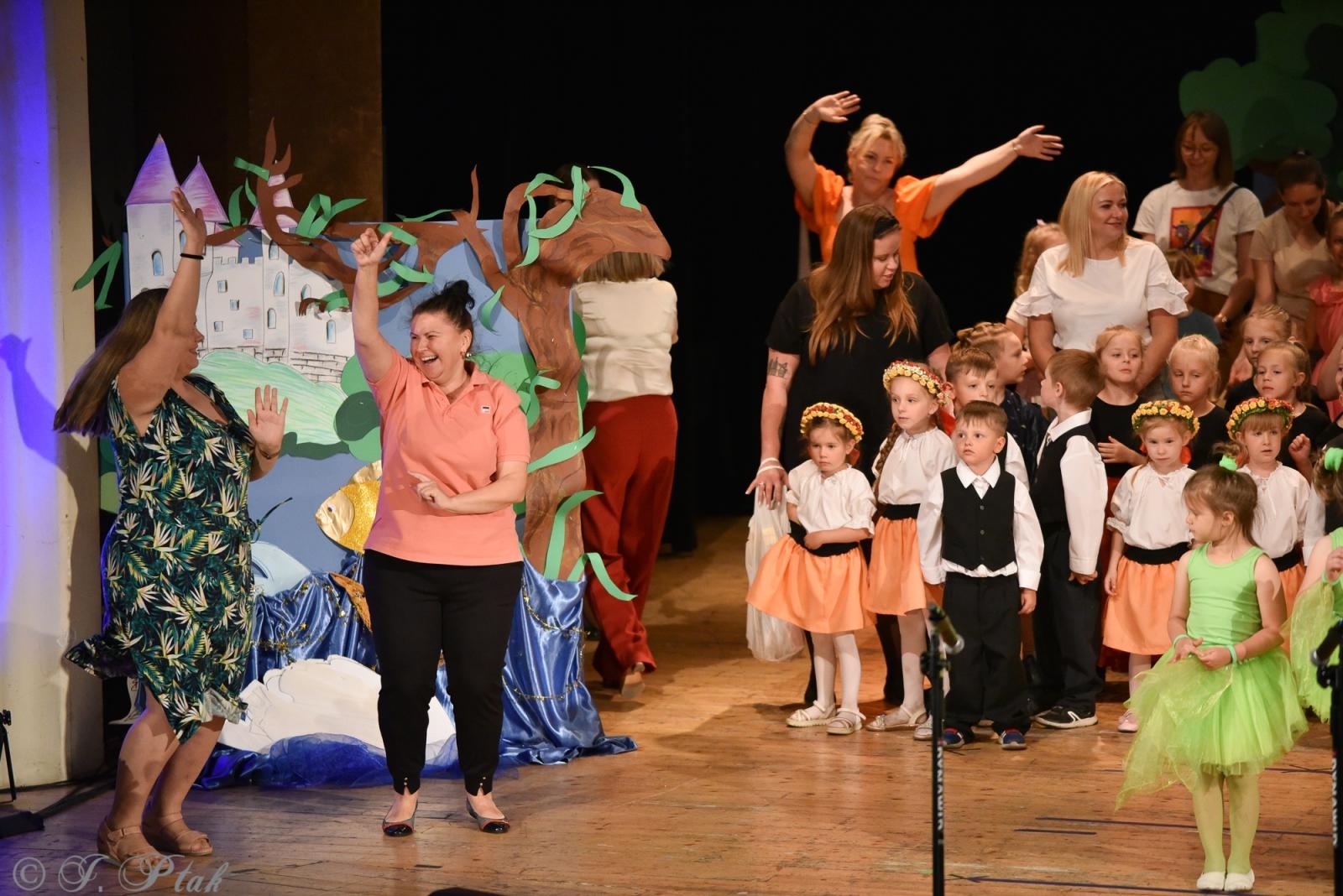 Zdjęcie w galerii na portalu naszraciborz.pl: Gala XIV Mini Festiwalu Przedszkolaków [FOTO i WIDEO] wiadomości z regionu