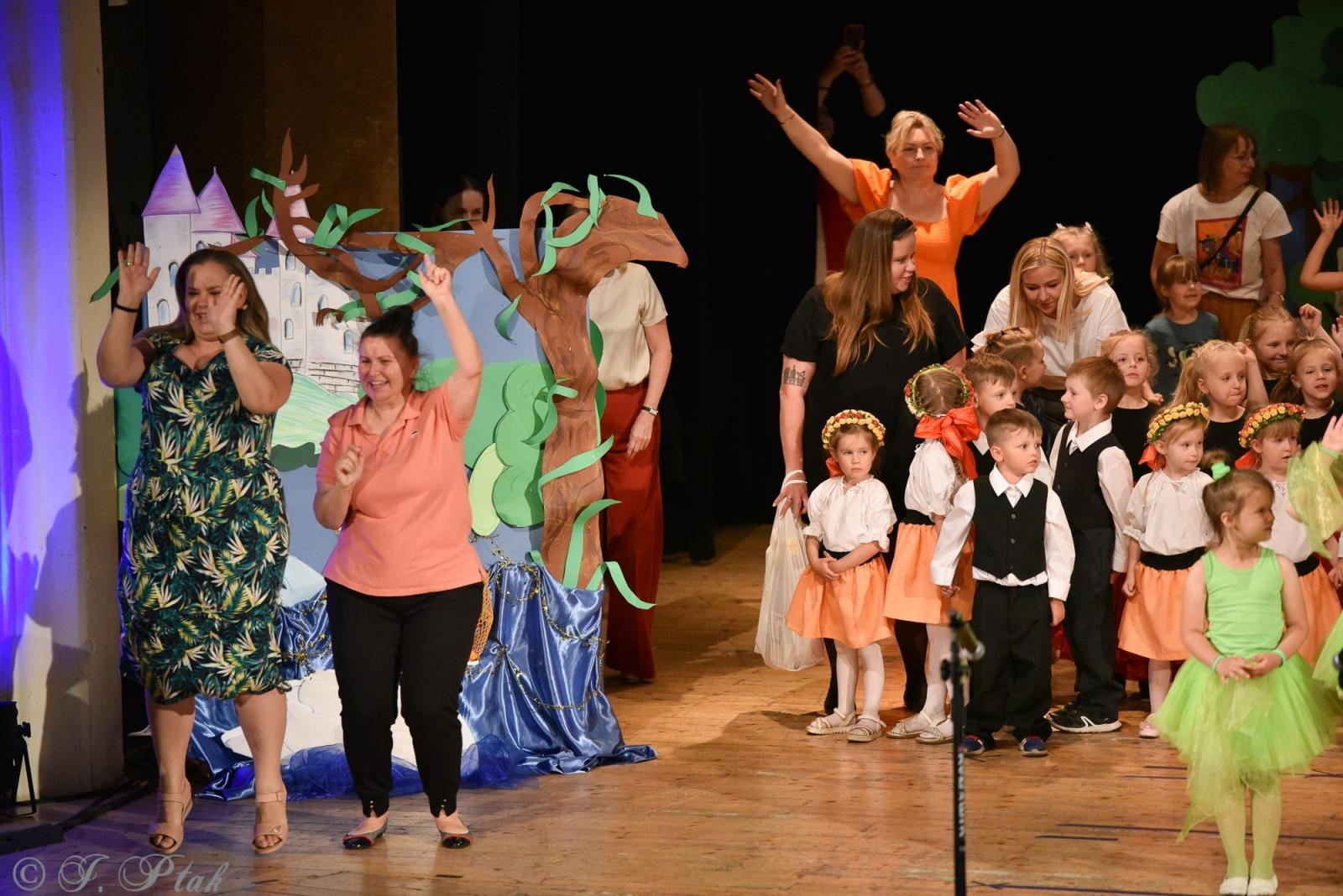 Zdjęcie w galerii na portalu naszraciborz.pl: Gala XIV Mini Festiwalu Przedszkolaków [FOTO i WIDEO] wiadomości z regionu