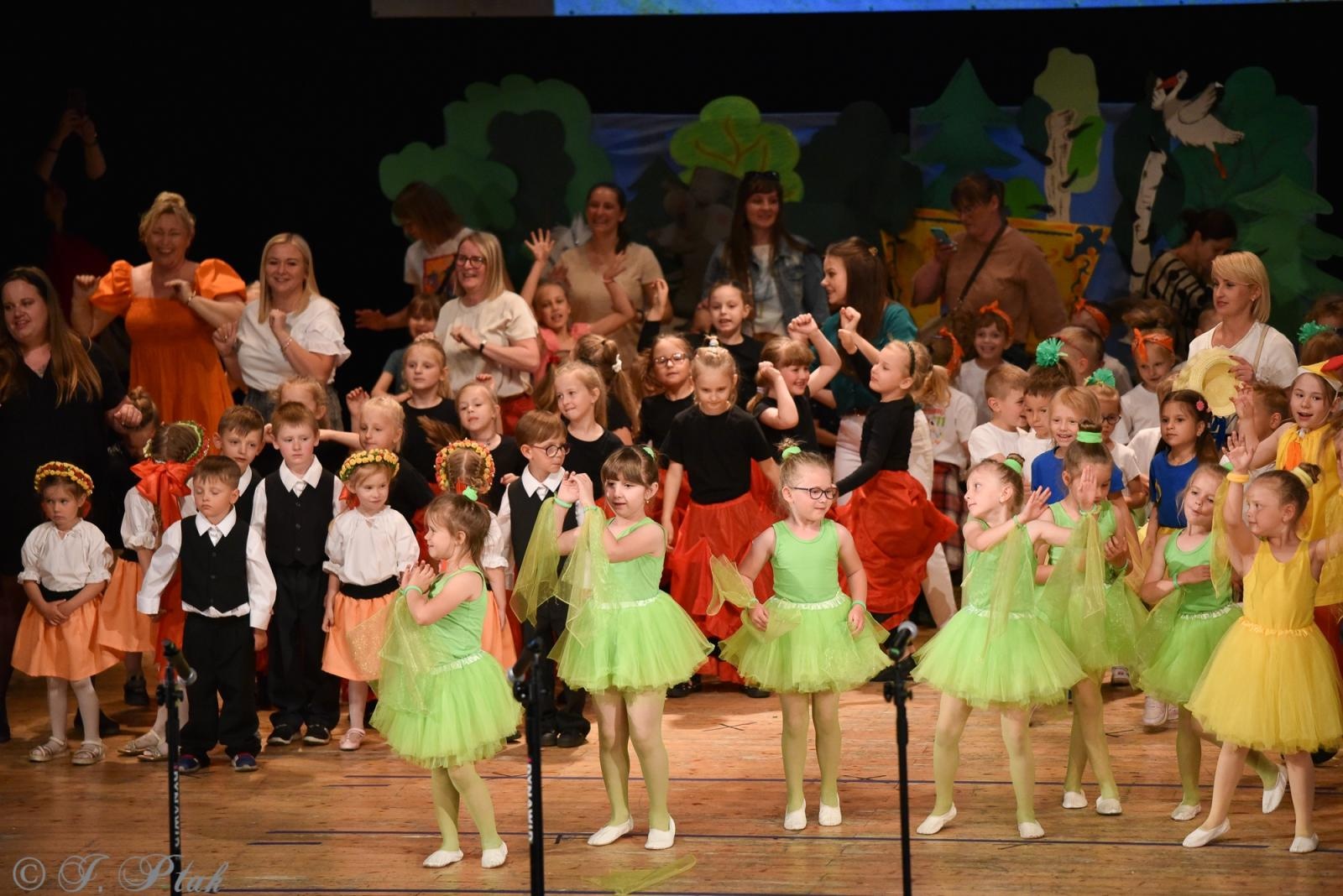 Zdjęcie w galerii na portalu naszraciborz.pl: Gala XIV Mini Festiwalu Przedszkolaków [FOTO i WIDEO] wiadomości z regionu