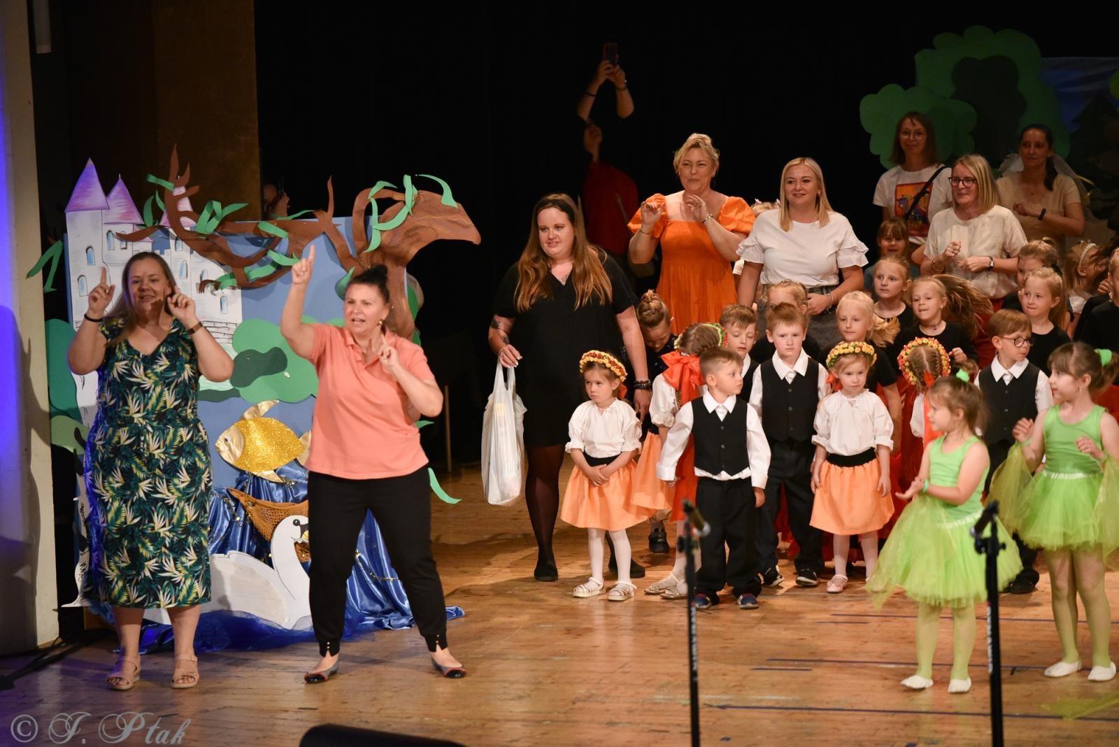 Zdjęcie w galerii na portalu naszraciborz.pl: Gala XIV Mini Festiwalu Przedszkolaków [FOTO i WIDEO] wiadomości z regionu