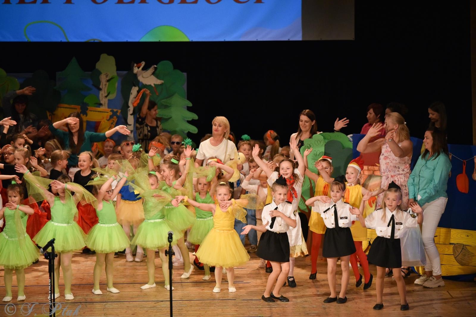 Zdjęcie w galerii na portalu naszraciborz.pl: Gala XIV Mini Festiwalu Przedszkolaków [FOTO i WIDEO] wiadomości z regionu