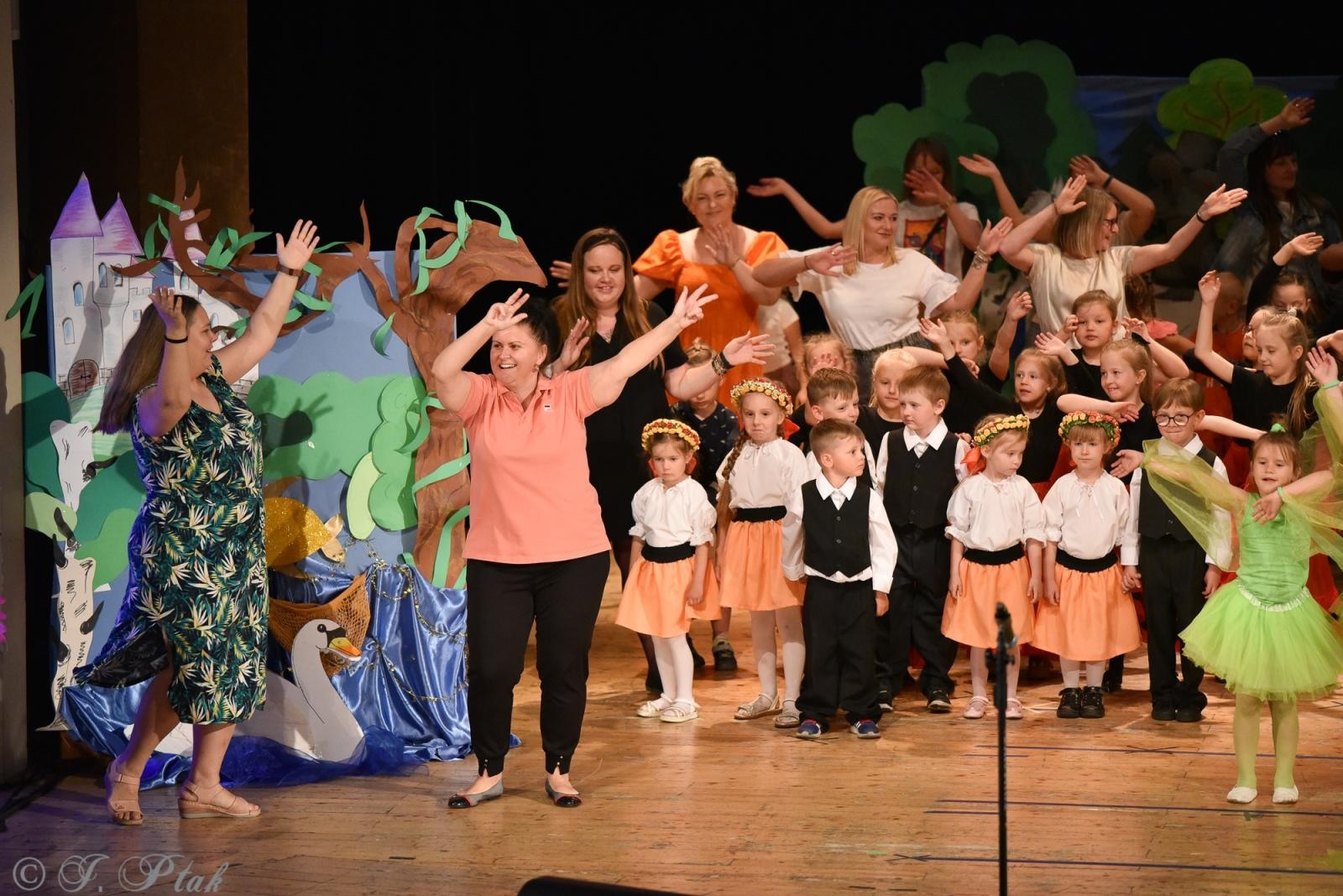 Zdjęcie w galerii na portalu naszraciborz.pl: Gala XIV Mini Festiwalu Przedszkolaków [FOTO i WIDEO] wiadomości z regionu