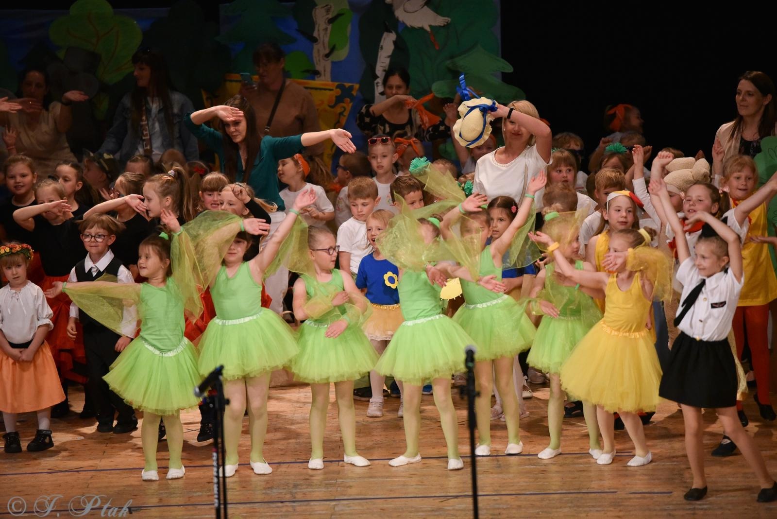 Zdjęcie w galerii na portalu naszraciborz.pl: Gala XIV Mini Festiwalu Przedszkolaków [FOTO i WIDEO] wiadomości z regionu