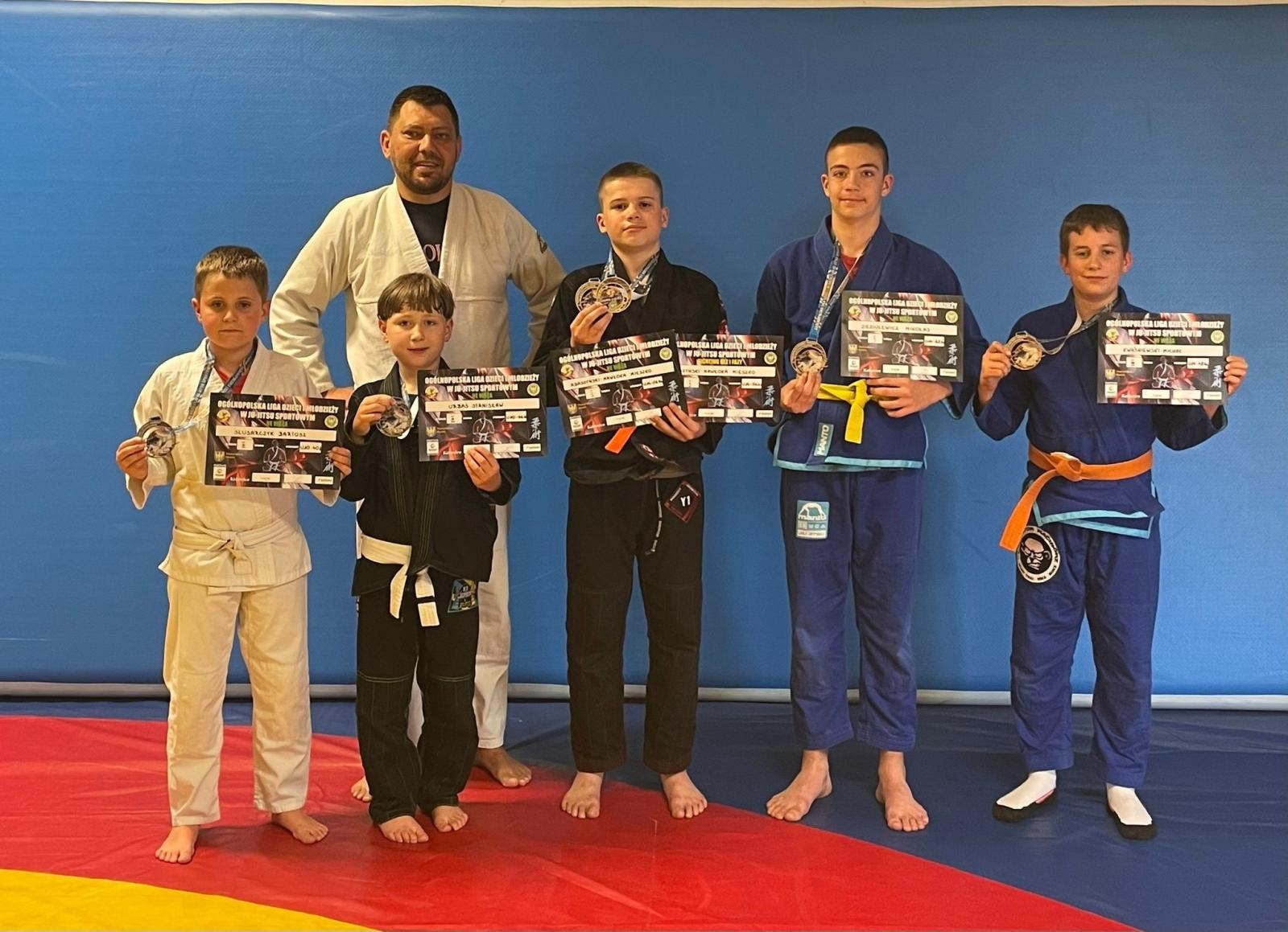 Zdjęcie w galerii na portalu naszraciborz.pl: Łamatorzy z Raciborza na katowickich matach wiadomości z regionu