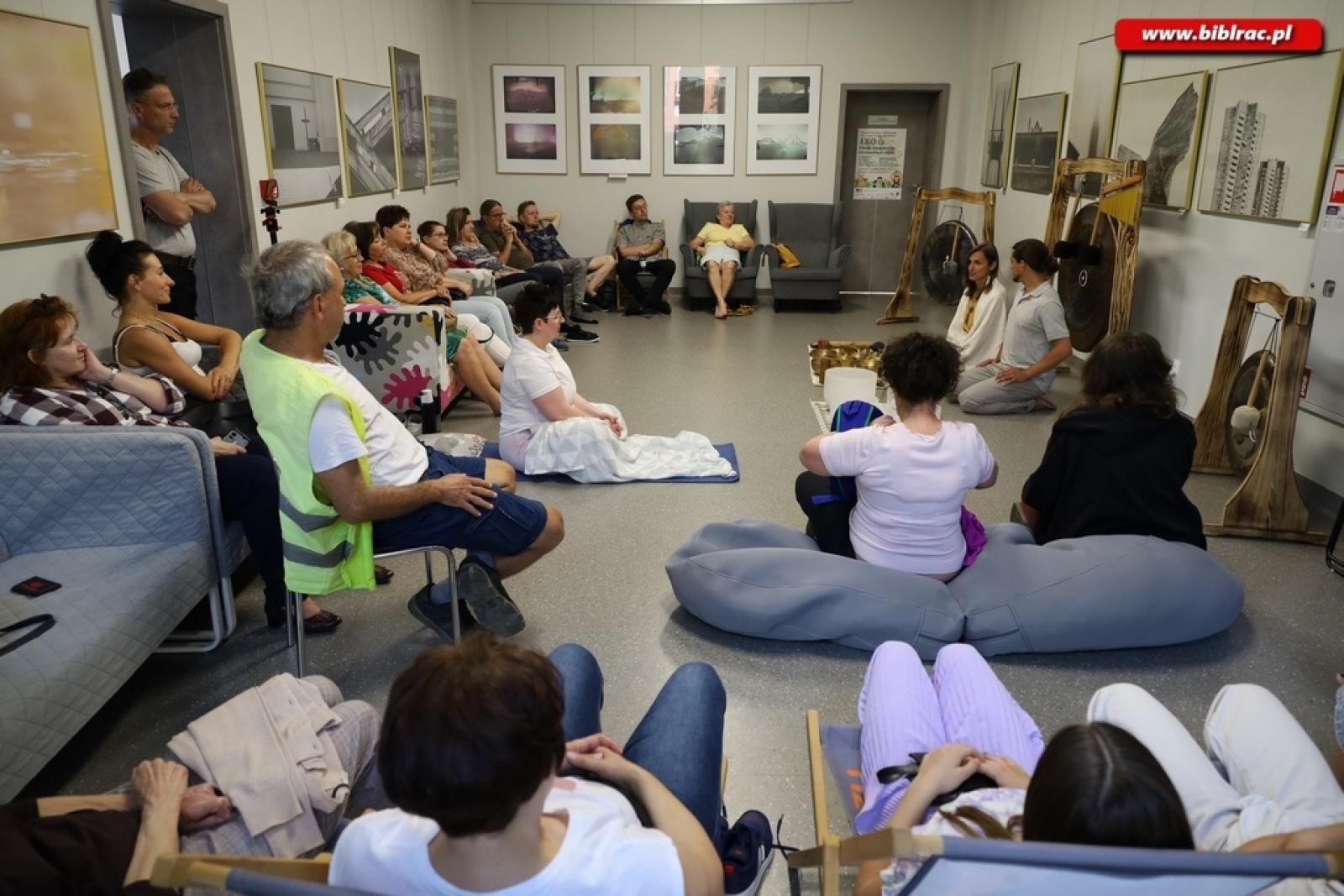 Zdjęcie w galerii na portalu naszraciborz.pl: Rozgość się w swoim ciele. Rozgość się w Bibliotece wiadomości z regionu