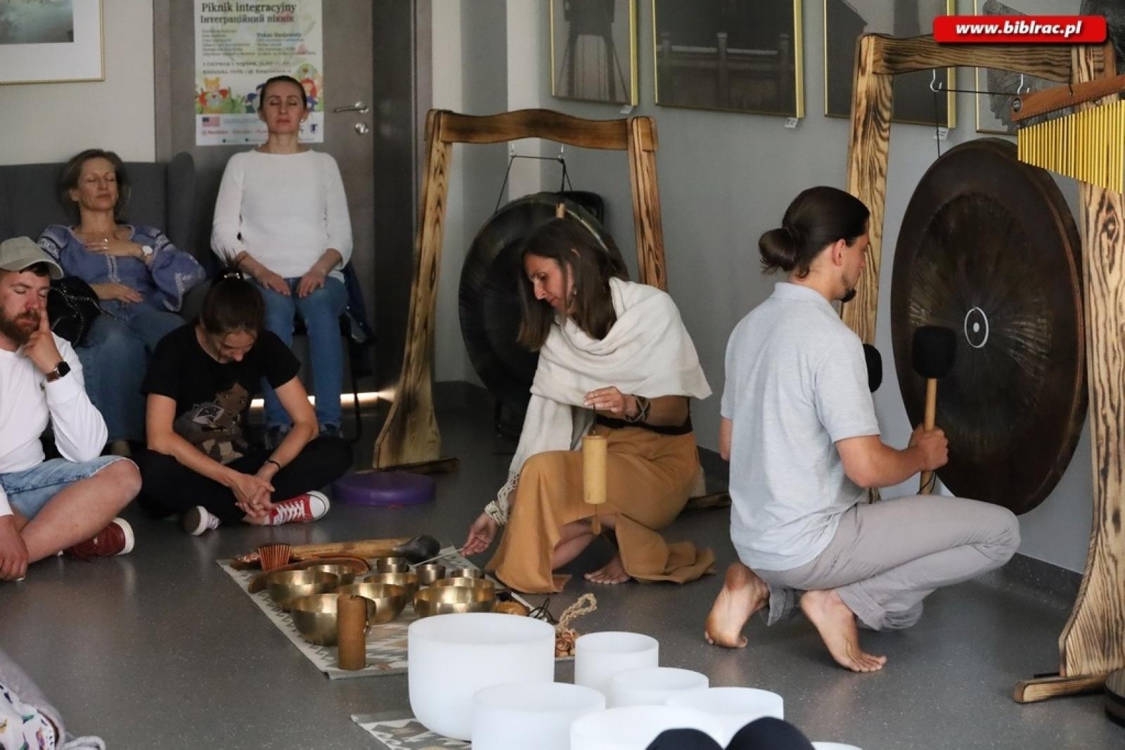 Zdjęcie w galerii na portalu naszraciborz.pl: Rozgość się w swoim ciele. Rozgość się w Bibliotece wiadomości z regionu