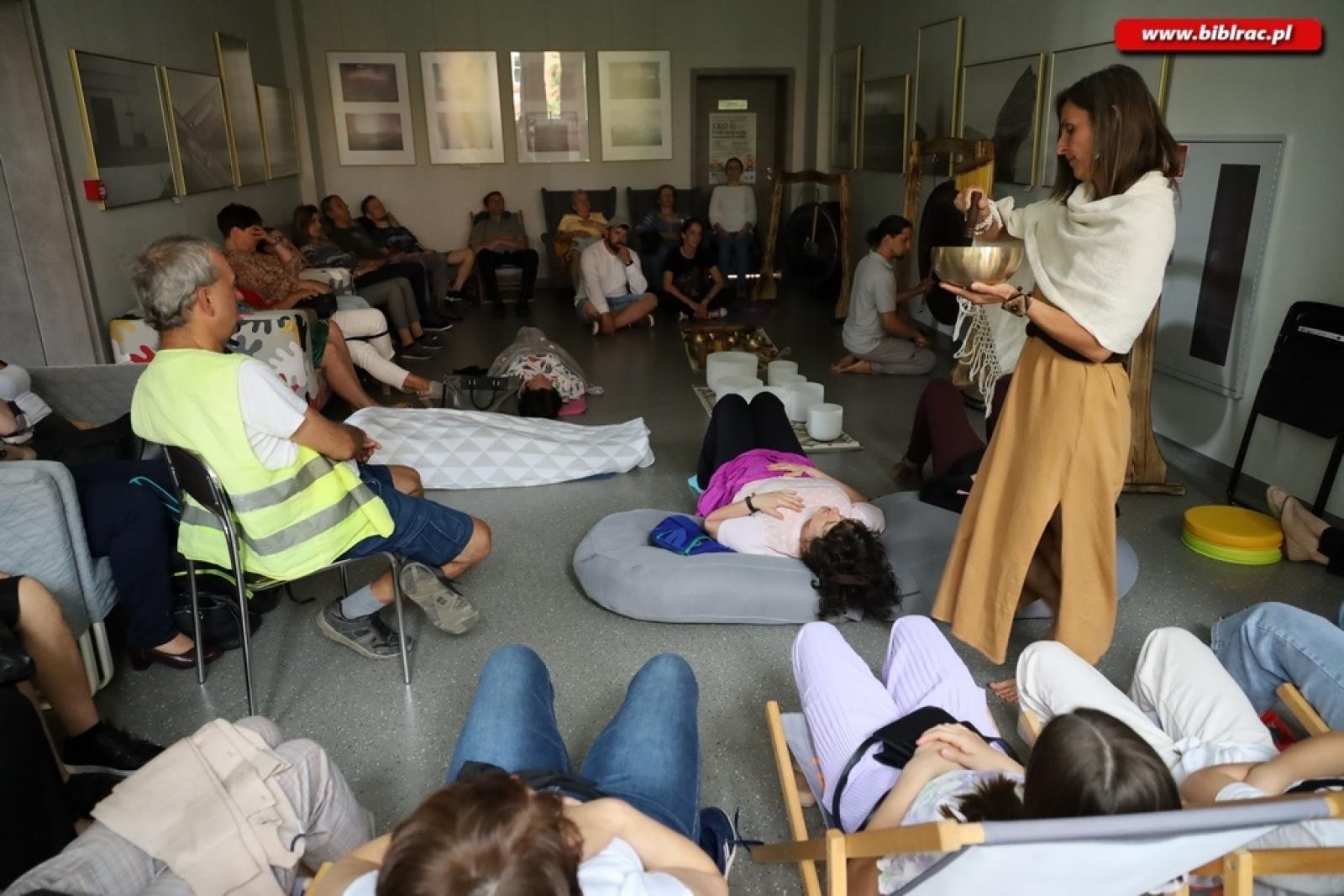 Zdjęcie w galerii na portalu naszraciborz.pl: Rozgość się w swoim ciele. Rozgość się w Bibliotece wiadomości z regionu