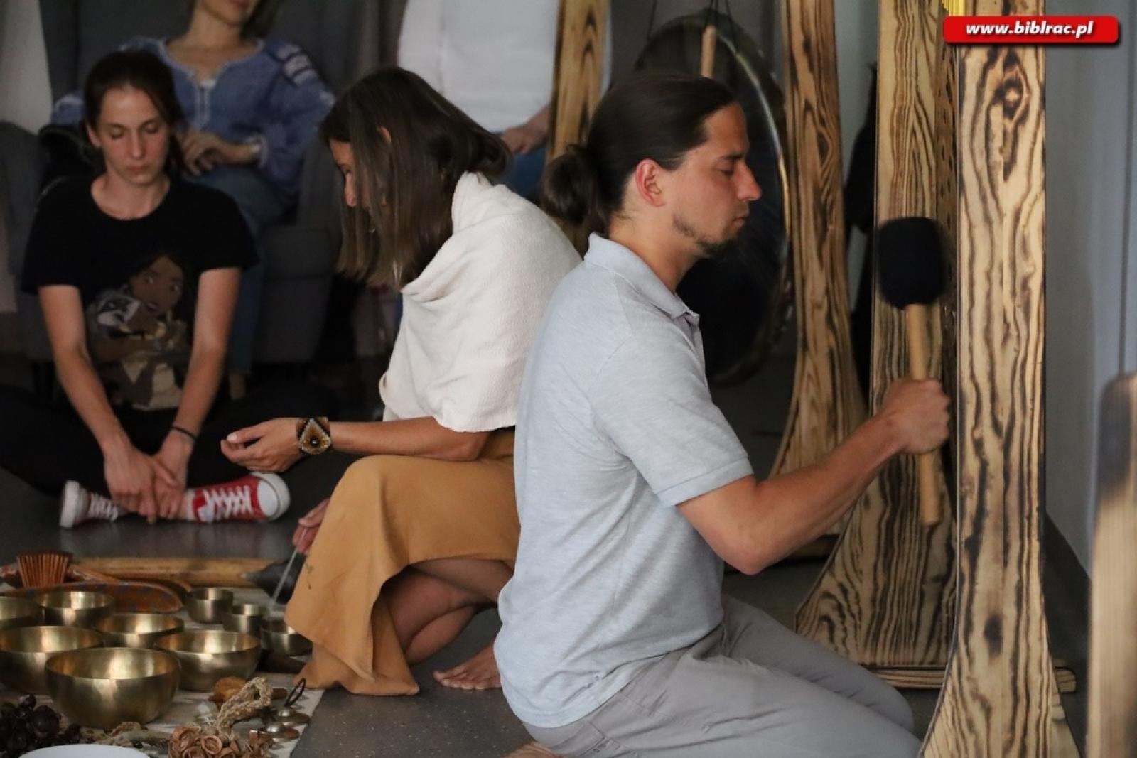 Zdjęcie w galerii na portalu naszraciborz.pl: Rozgość się w swoim ciele. Rozgość się w Bibliotece wiadomości z regionu