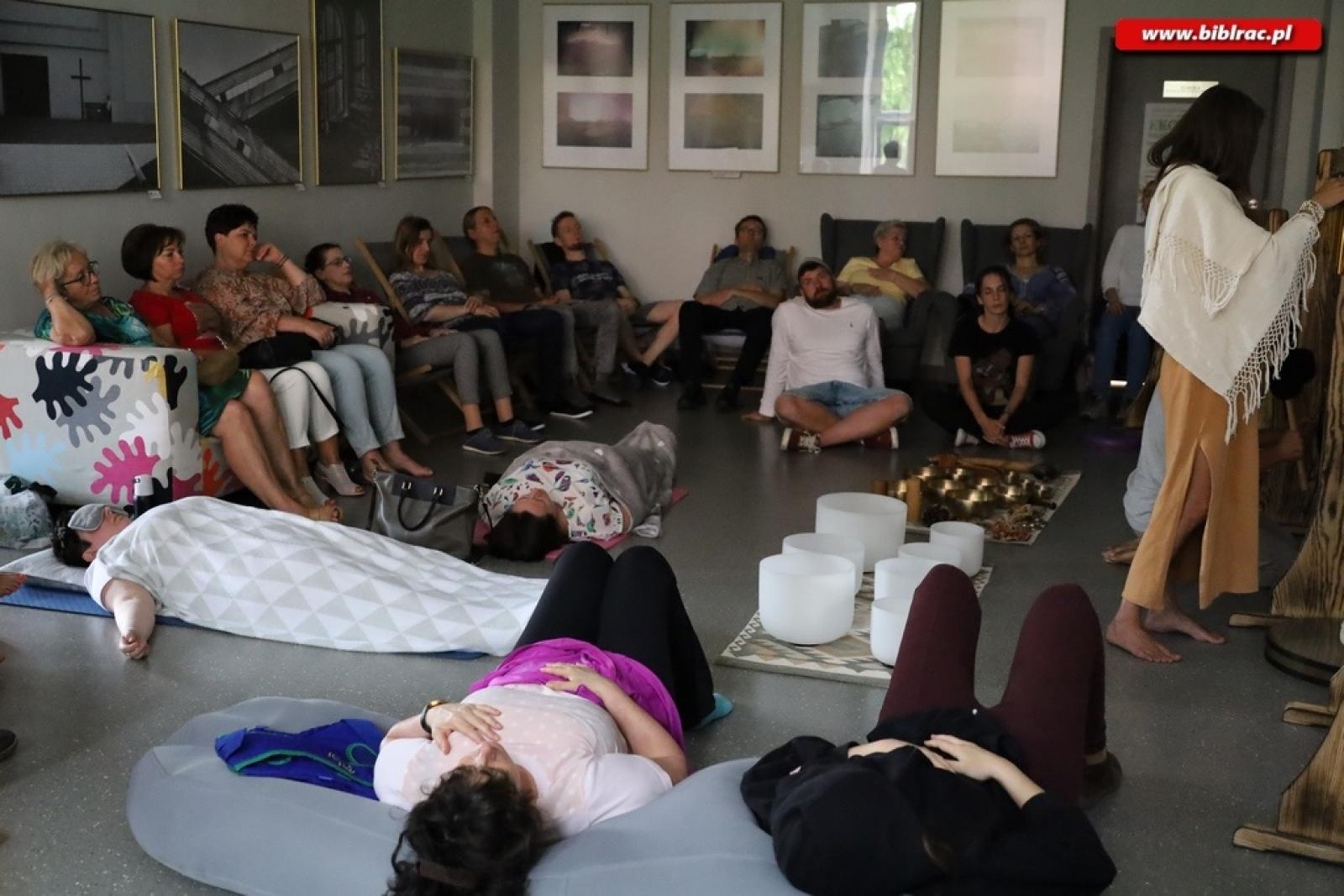 Zdjęcie w galerii na portalu naszraciborz.pl: Rozgość się w swoim ciele. Rozgość się w Bibliotece wiadomości z regionu