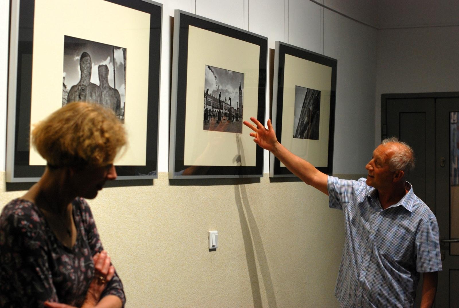 Zdjęcie w galerii na portalu naszraciborz.pl: Wernisaż wystawy Mitoraj w Krakowie w GCK w Nędzy wiadomości z regionu