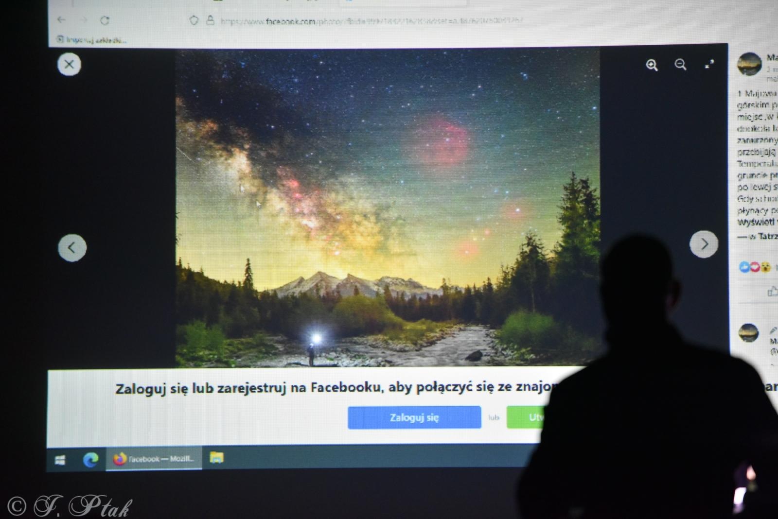 Zdjęcie w galerii na portalu naszraciborz.pl: Zamkowa noc z astrofotografią. Mariusz Durlej przyciągnął liczne grono słuchaczy wiadomości z regionu