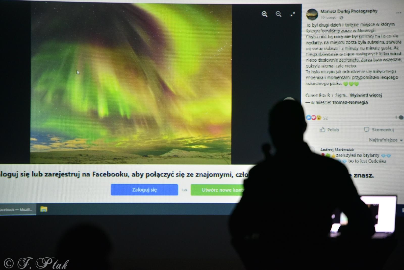 Zdjęcie w galerii na portalu naszraciborz.pl: Zamkowa noc z astrofotografią. Mariusz Durlej przyciągnął liczne grono słuchaczy wiadomości z regionu