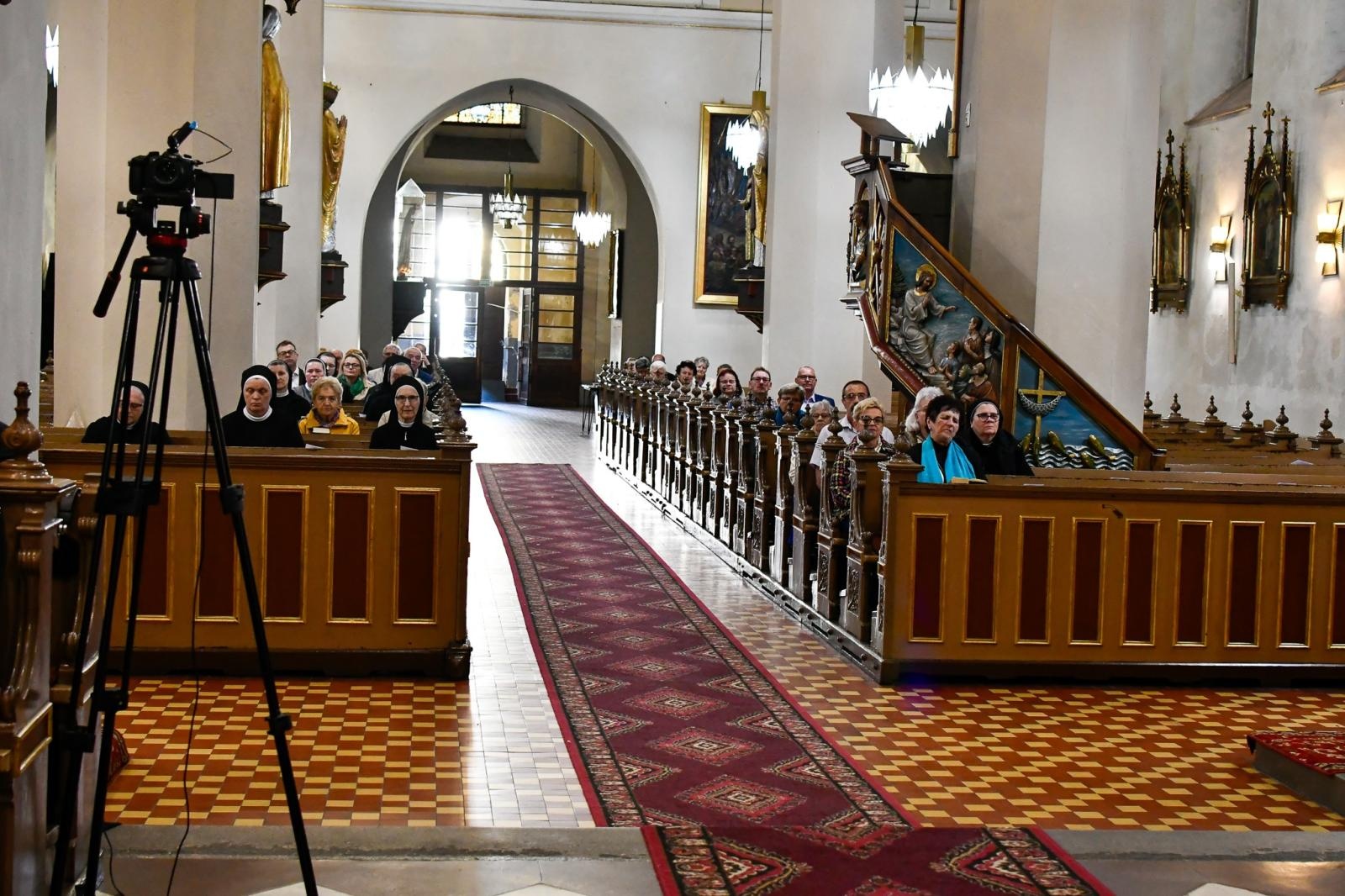 Zdjęcie w galerii na portalu naszraciborz.pl: III Dni Dulcissimiańskie. Mistyczka z Raciborza Brzezia bliższa wiernym wiadomości z regionu