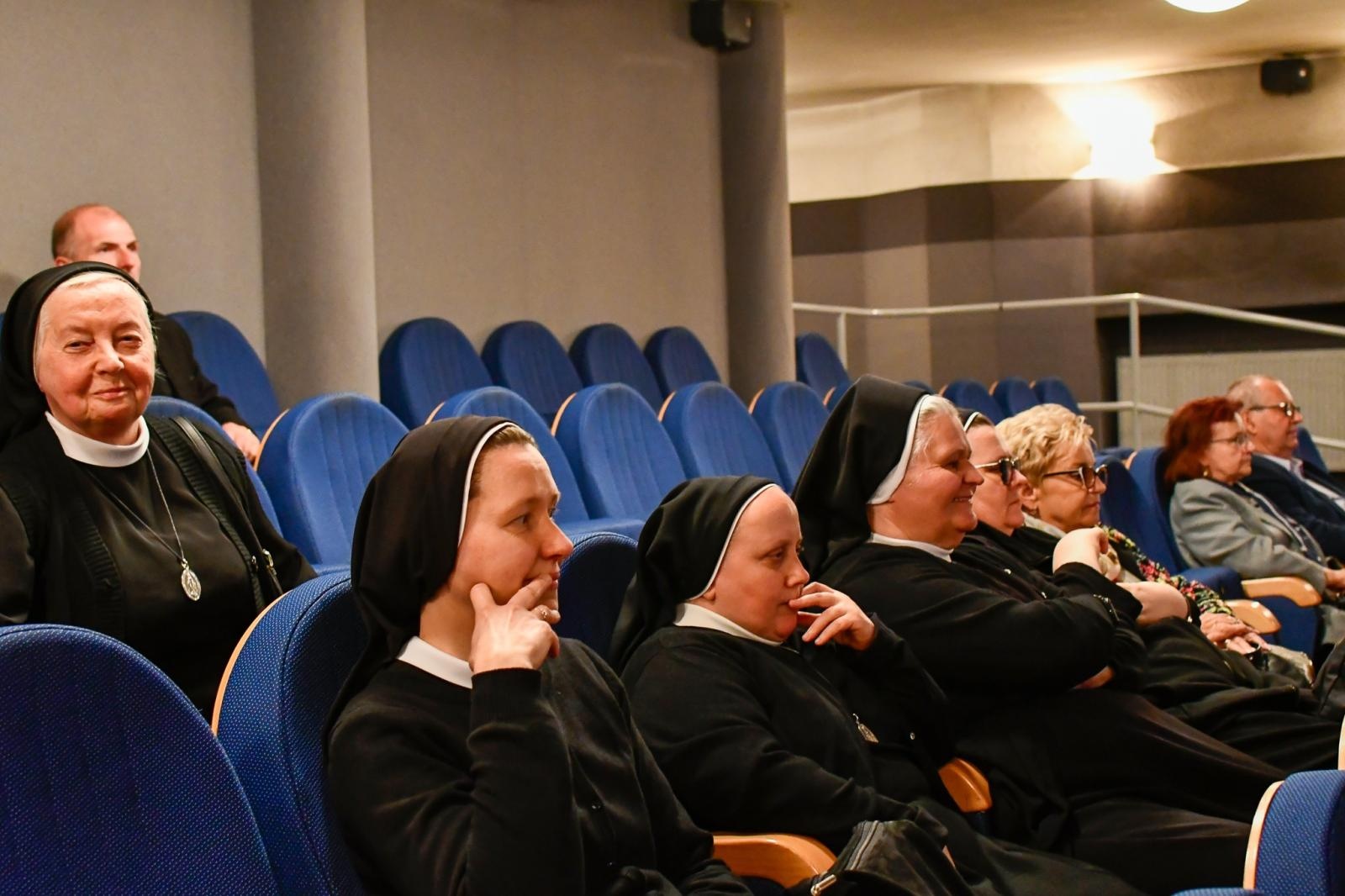 Zdjęcie w galerii na portalu naszraciborz.pl: III Dni Dulcissimiańskie. Mistyczka z Raciborza Brzezia bliższa wiernym wiadomości z regionu