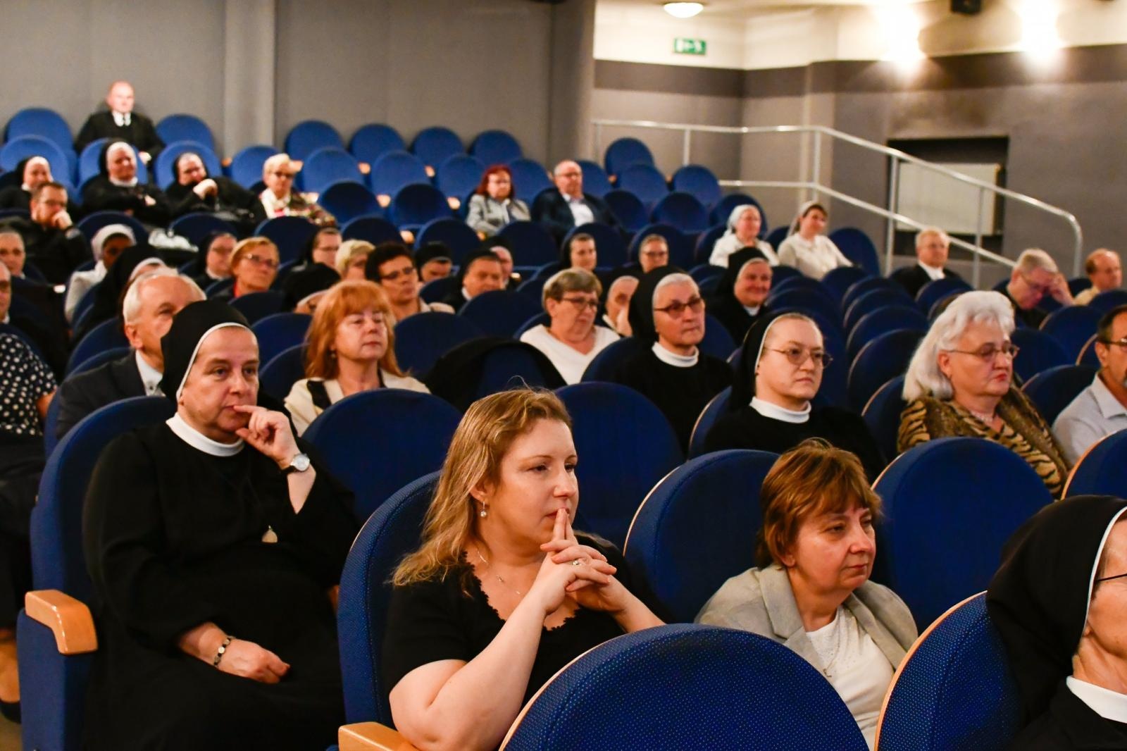 Zdjęcie w galerii na portalu naszraciborz.pl: III Dni Dulcissimiańskie. Mistyczka z Raciborza Brzezia bliższa wiernym wiadomości z regionu