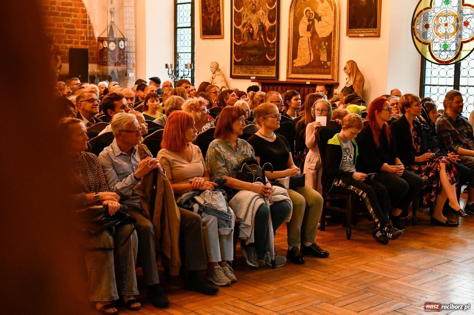 Zdjęcie w galerii na portalu naszraciborz.pl: Huk, muzyka baśniowych światów i archeolożka Egipcjanka. Noc w raciborskim Muzeum wiadomości z regionu