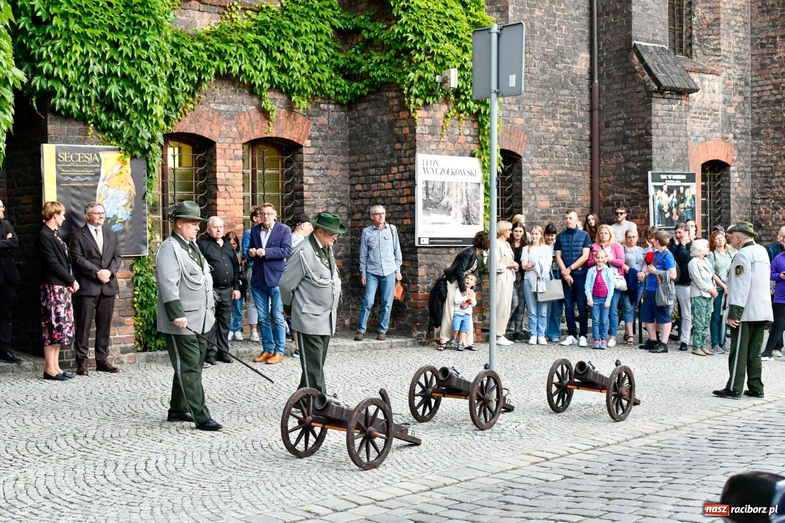 Zdjęcie w galerii na portalu naszraciborz.pl: Huk, muzyka baśniowych światów i archeolożka Egipcjanka. Noc w raciborskim Muzeum wiadomości z regionu
