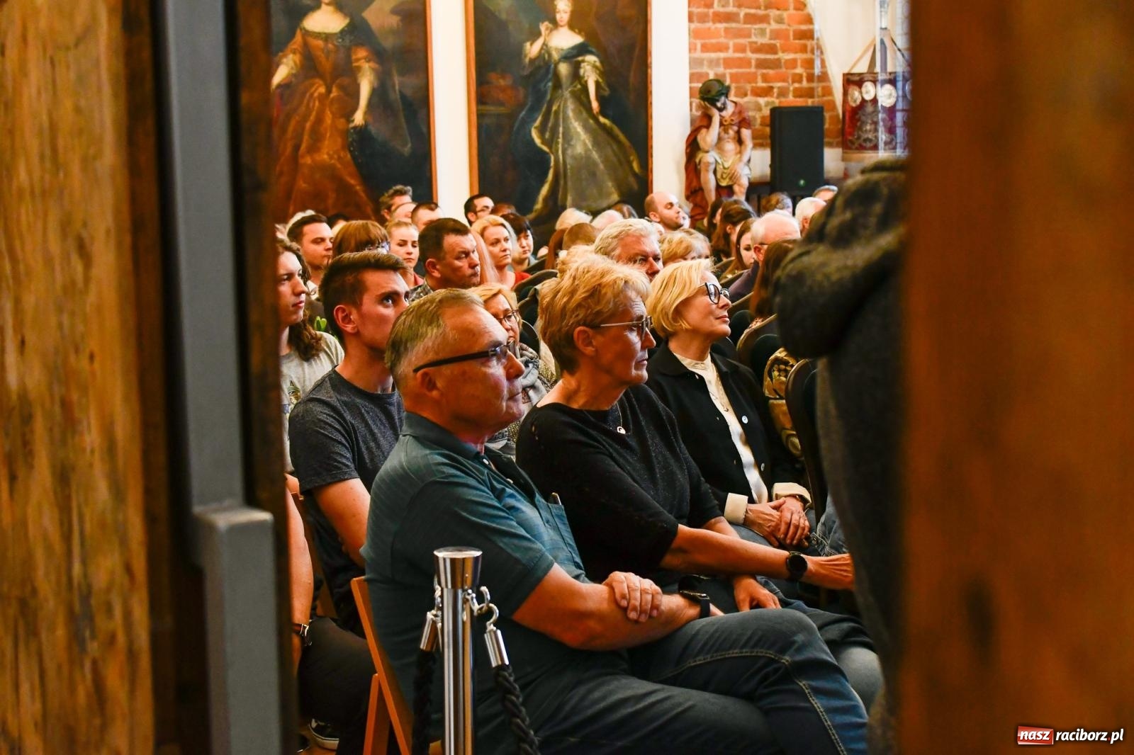 Zdjęcie w galerii na portalu naszraciborz.pl: Huk, muzyka baśniowych światów i archeolożka Egipcjanka. Noc w raciborskim Muzeum wiadomości z regionu