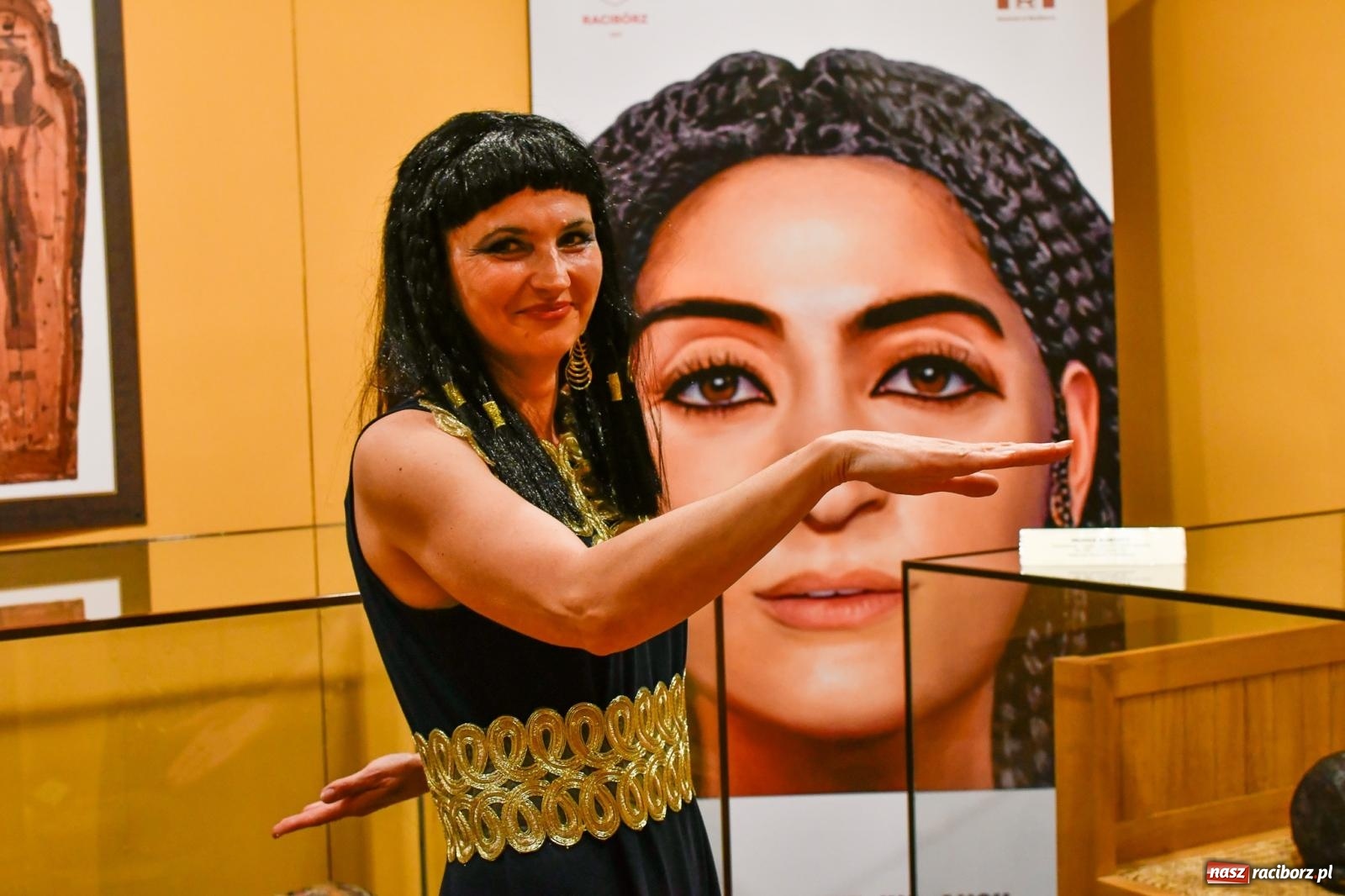 Zdjęcie w galerii na portalu naszraciborz.pl: Huk, muzyka baśniowych światów i archeolożka Egipcjanka. Noc w raciborskim Muzeum wiadomości z regionu