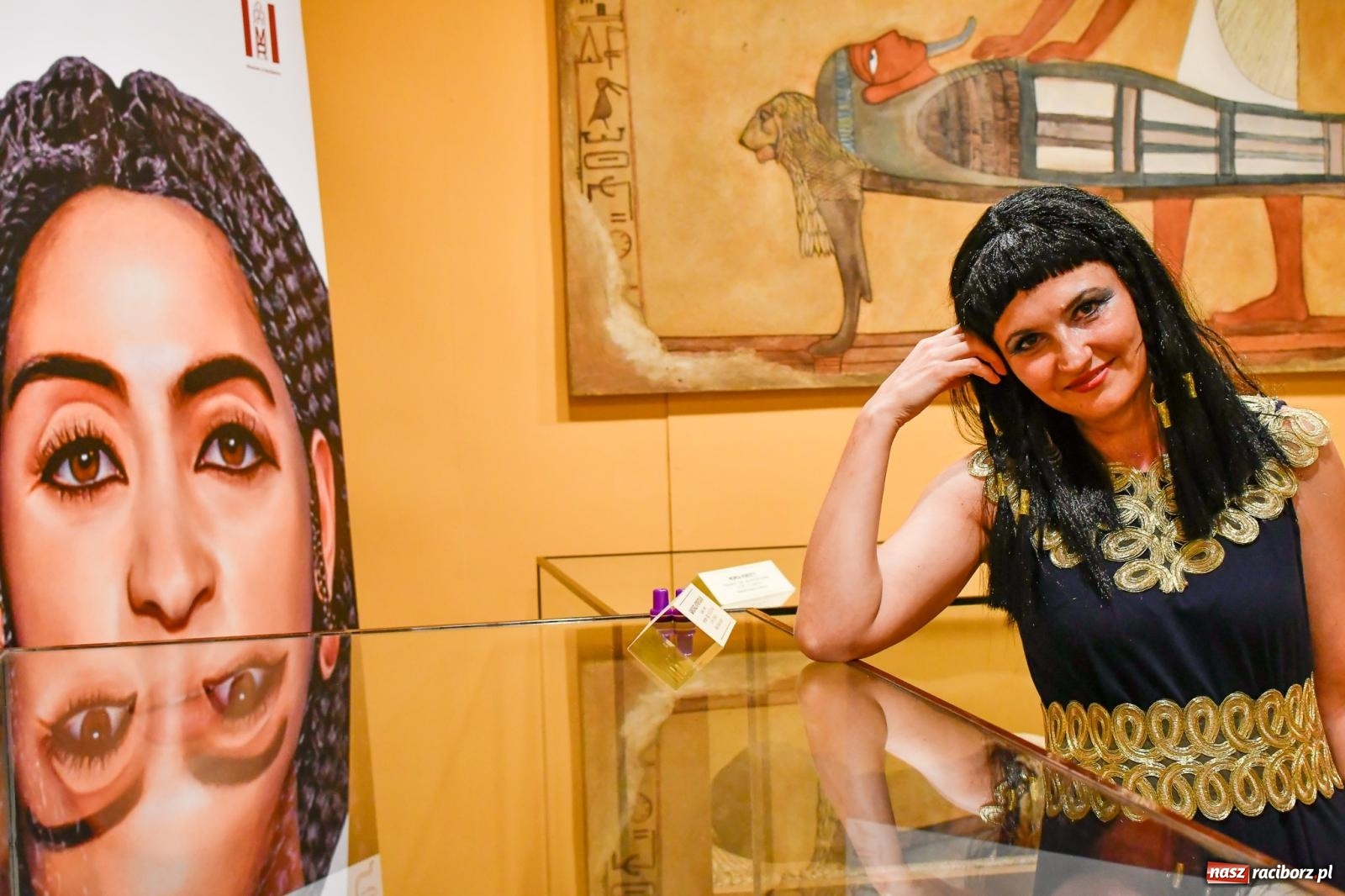 Zdjęcie w galerii na portalu naszraciborz.pl: Huk, muzyka baśniowych światów i archeolożka Egipcjanka. Noc w raciborskim Muzeum wiadomości z regionu