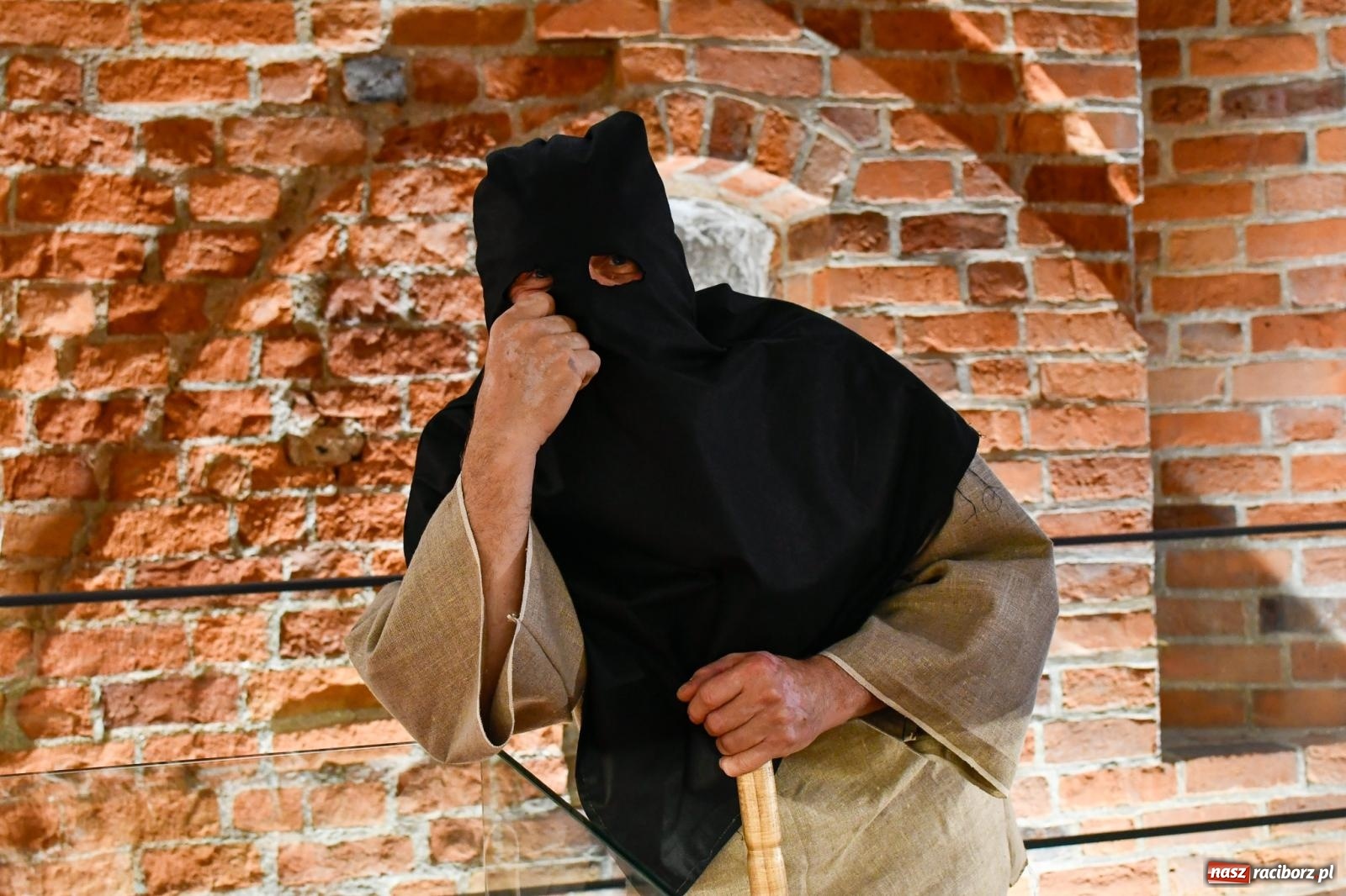 Zdjęcie w galerii na portalu naszraciborz.pl: Huk, muzyka baśniowych światów i archeolożka Egipcjanka. Noc w raciborskim Muzeum wiadomości z regionu