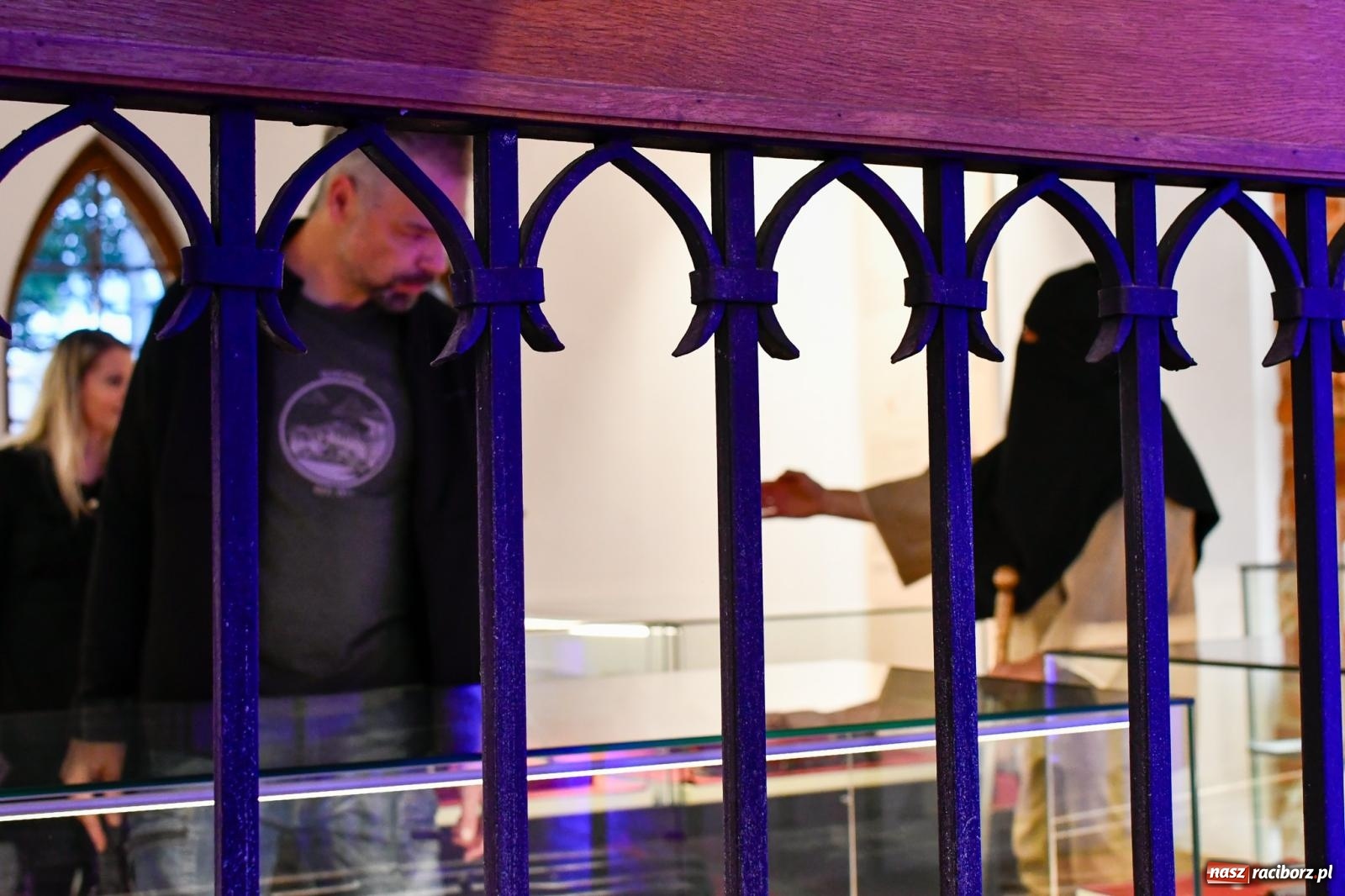 Zdjęcie w galerii na portalu naszraciborz.pl: Huk, muzyka baśniowych światów i archeolożka Egipcjanka. Noc w raciborskim Muzeum wiadomości z regionu