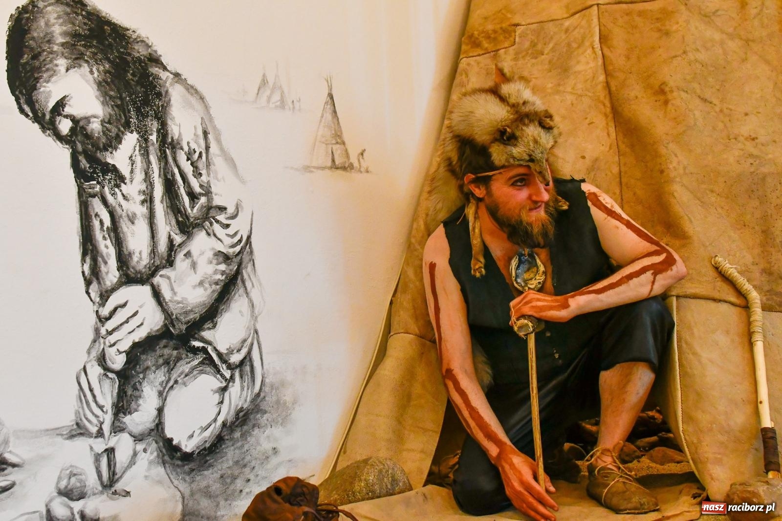 Zdjęcie w galerii na portalu naszraciborz.pl: Huk, muzyka baśniowych światów i archeolożka Egipcjanka. Noc w raciborskim Muzeum wiadomości z regionu