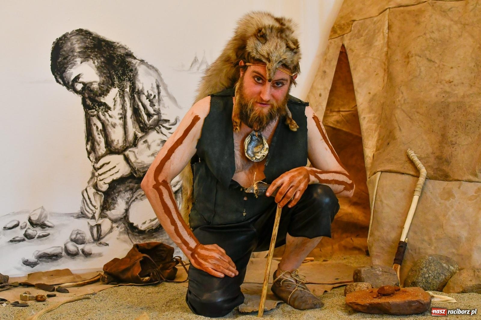 Zdjęcie w galerii na portalu naszraciborz.pl: Huk, muzyka baśniowych światów i archeolożka Egipcjanka. Noc w raciborskim Muzeum wiadomości z regionu