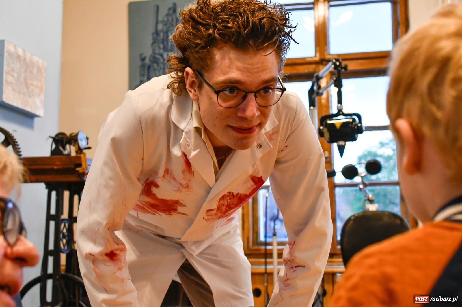 Zdjęcie w galerii na portalu naszraciborz.pl: Huk, muzyka baśniowych światów i archeolożka Egipcjanka. Noc w raciborskim Muzeum wiadomości z regionu